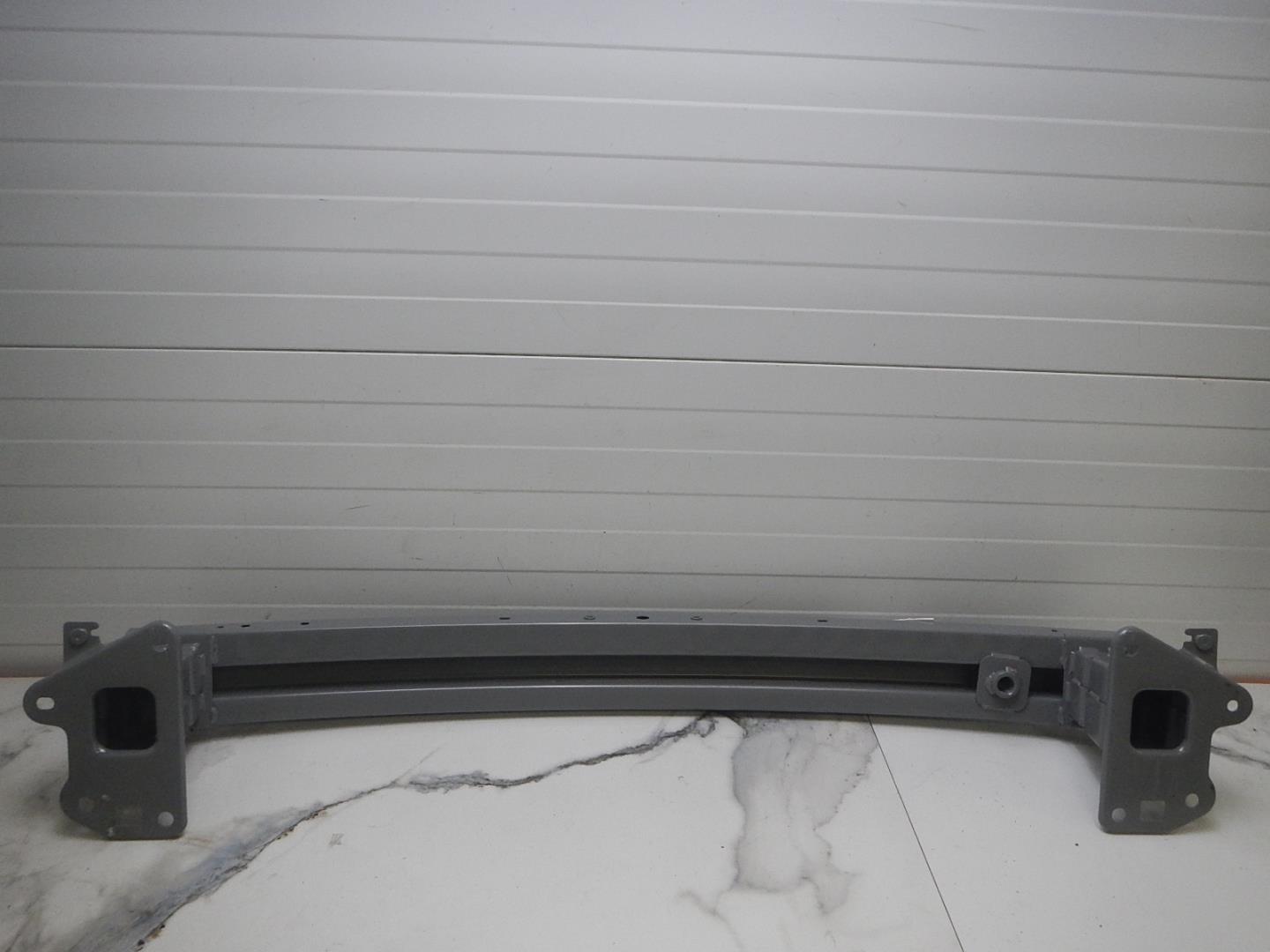 Усилитель переднего бампера