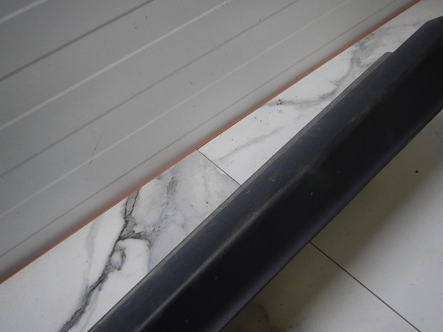 Молдинг передней правой двери