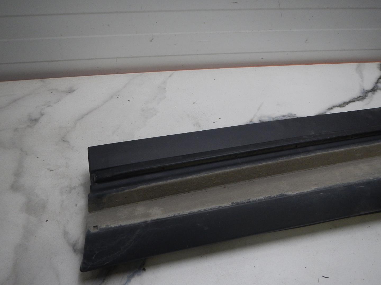 Молдинг передней правой двери