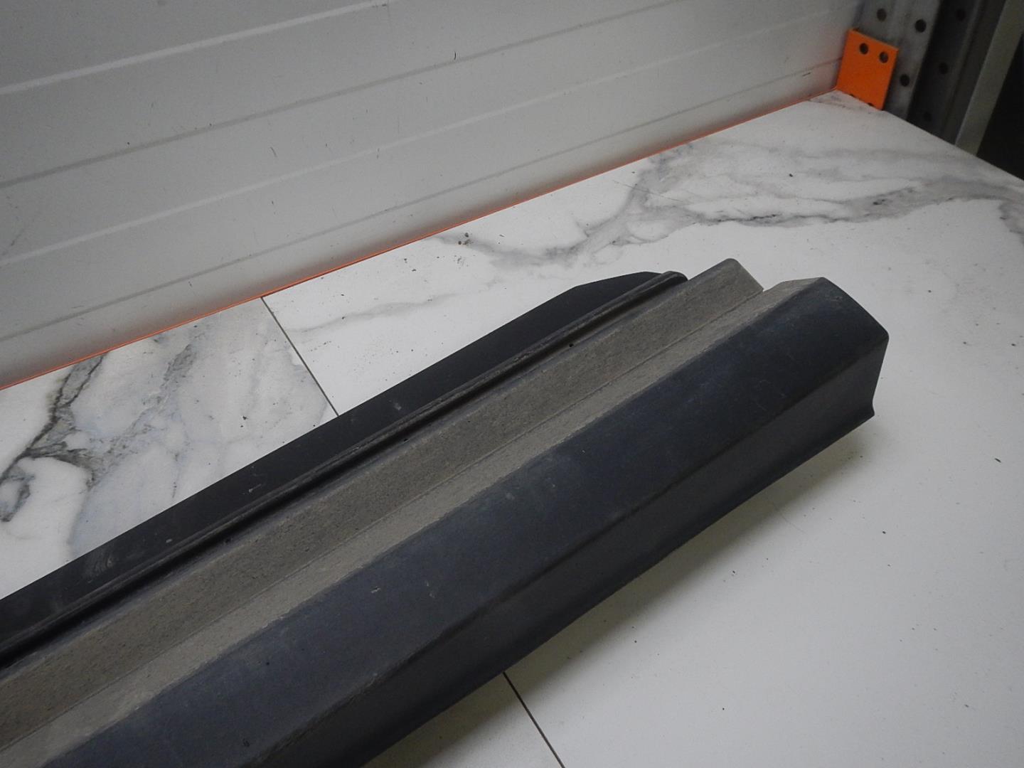 Молдинг передней правой двери