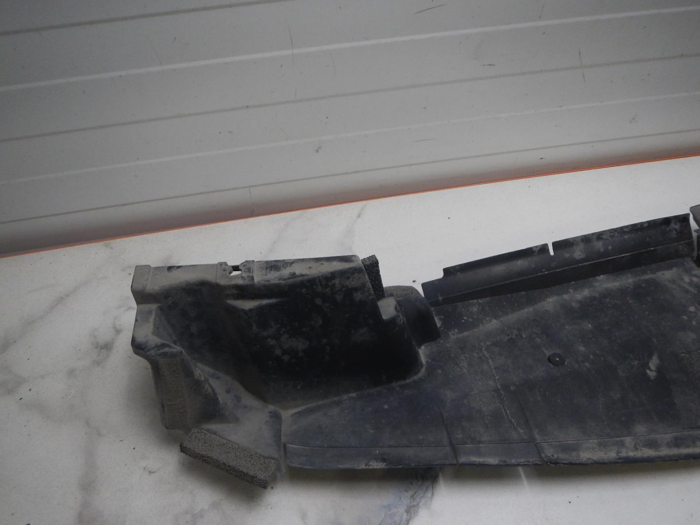 Воздуховод радиатора нижний