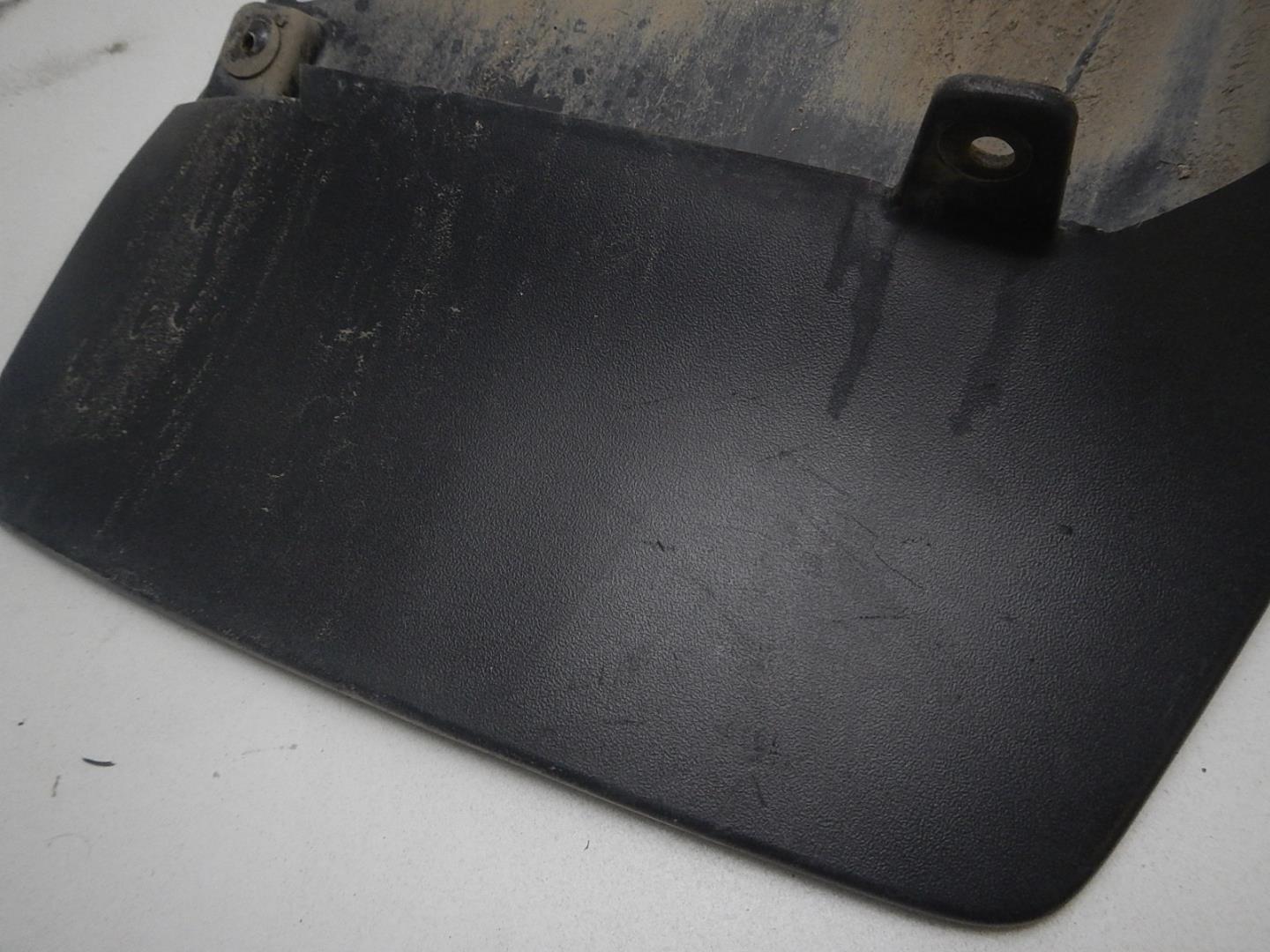 Брызговик задний правый