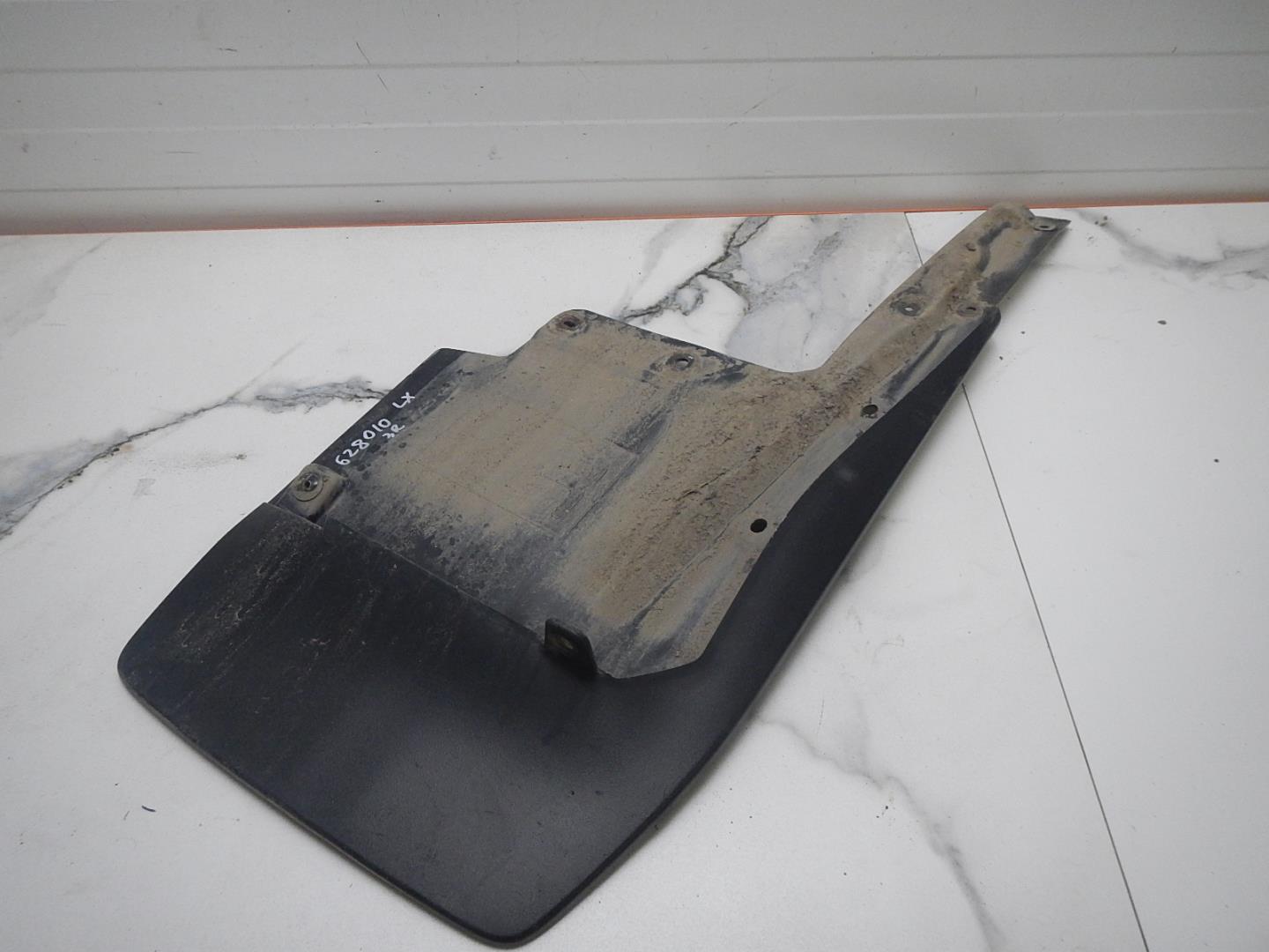 Брызговик задний правый