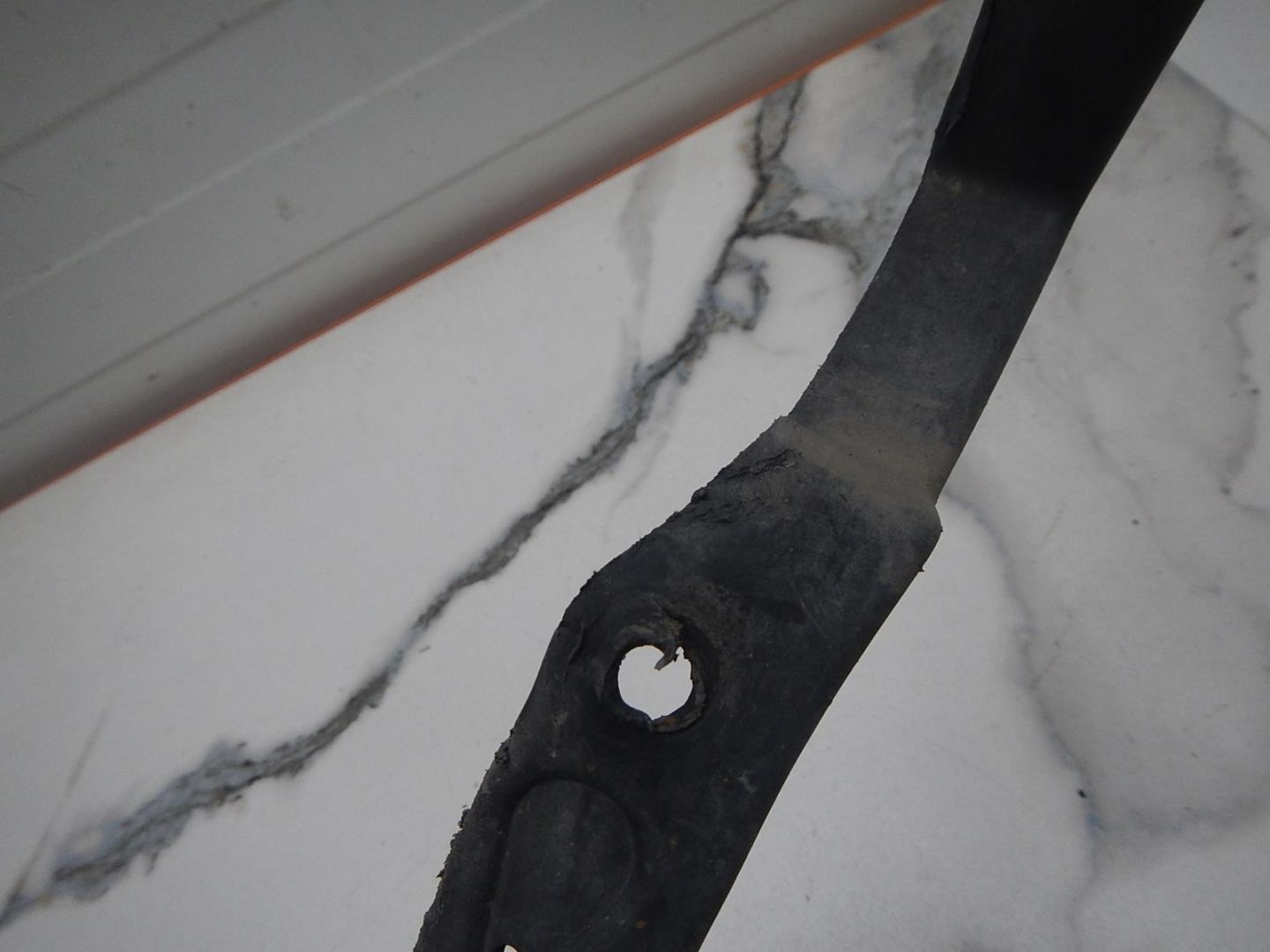 Брызговик передний левый