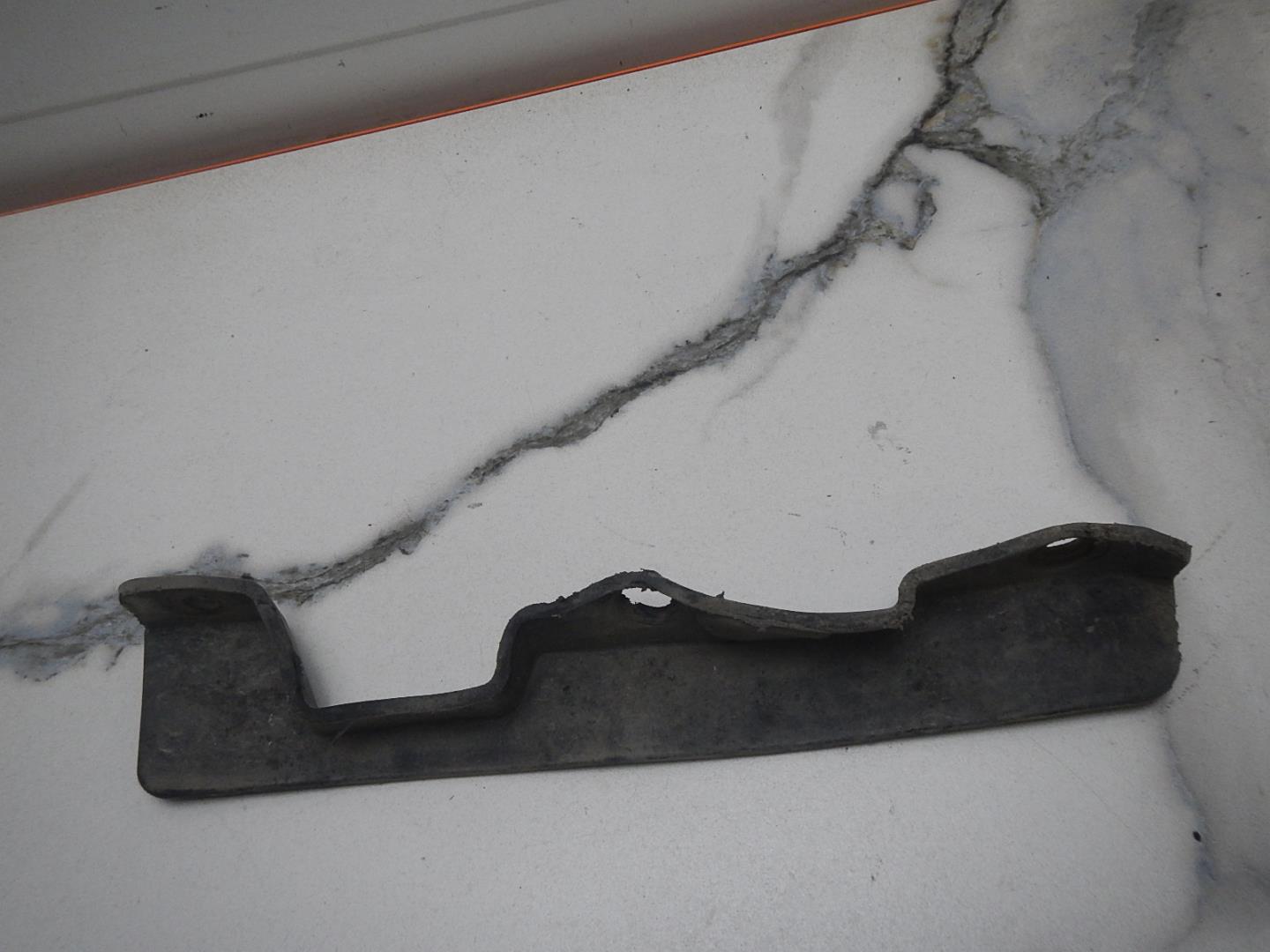 Брызговик передний левый