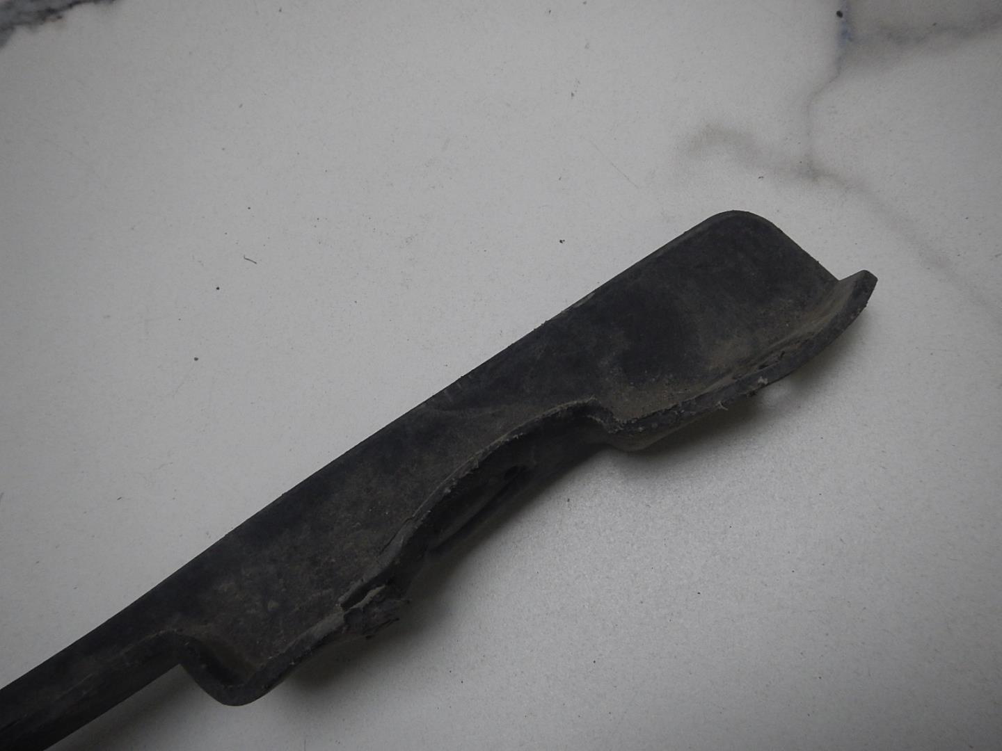 Брызговик передний правый