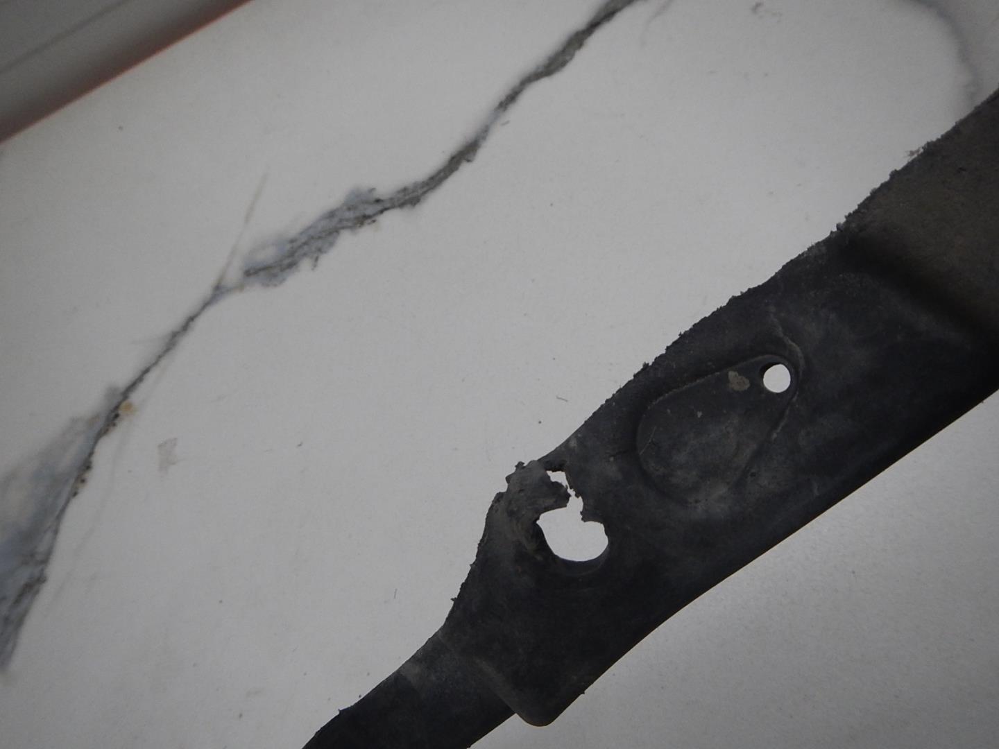 Брызговик передний правый