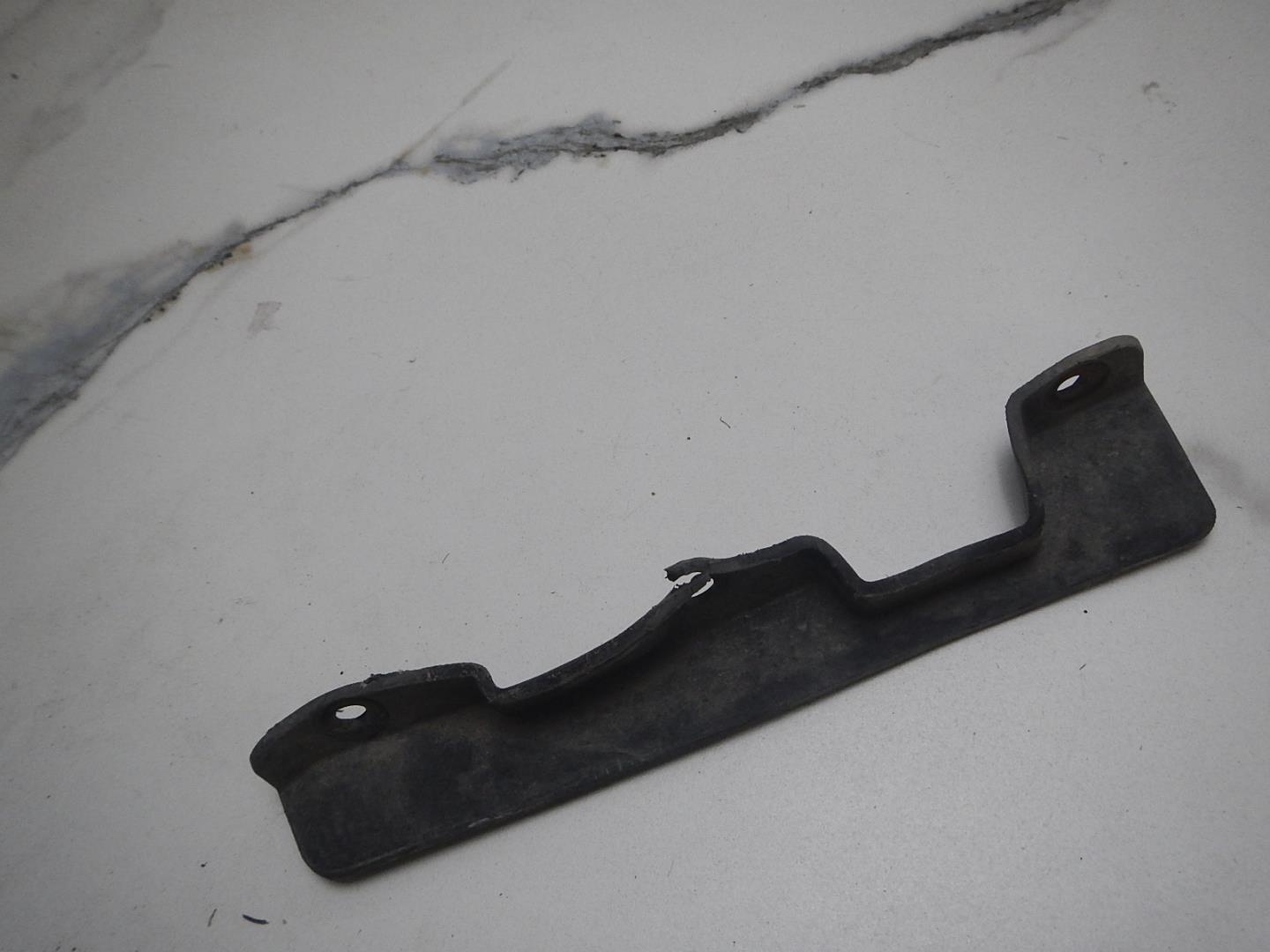 Брызговик передний правый