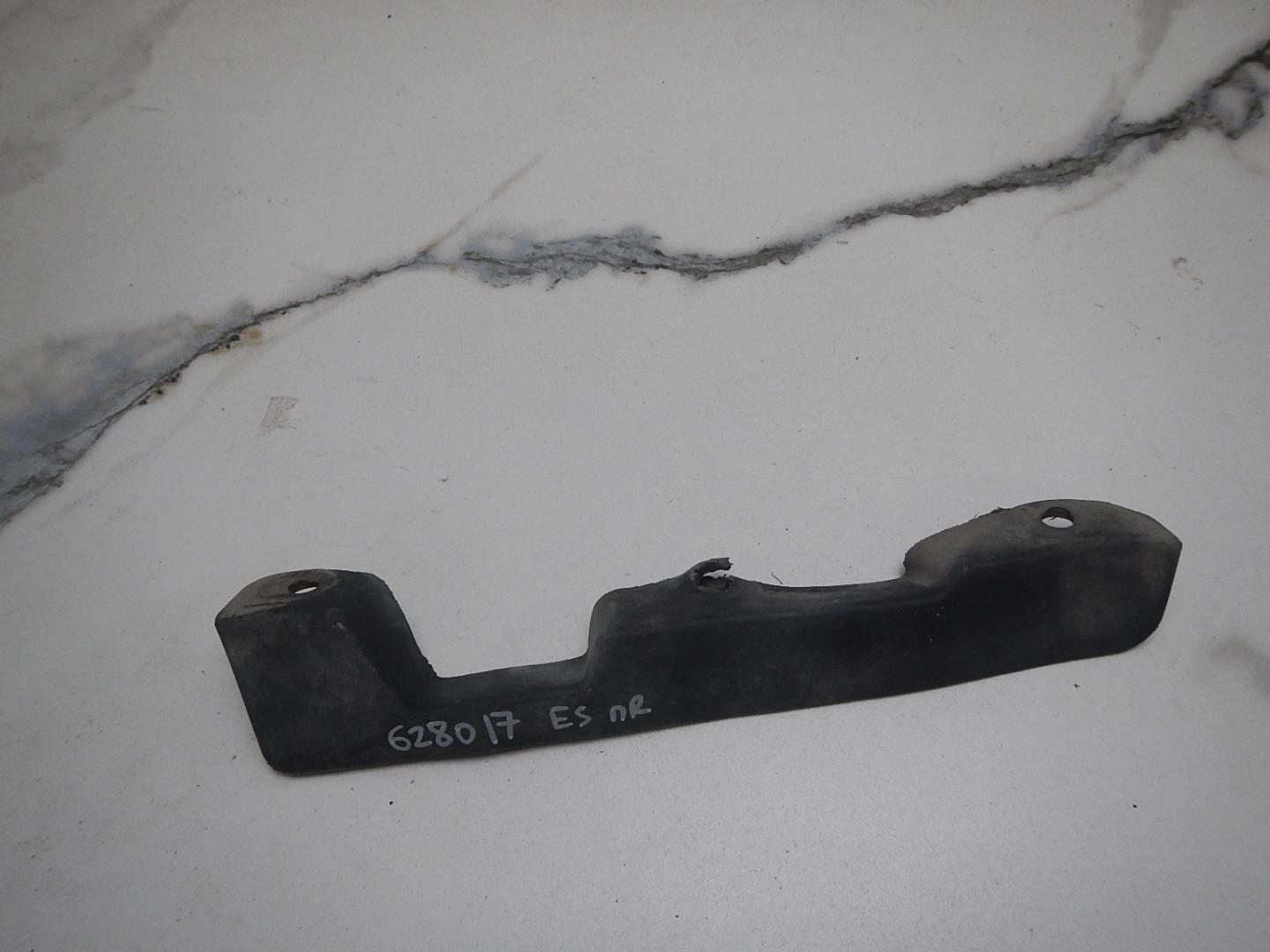 Брызговик передний правый