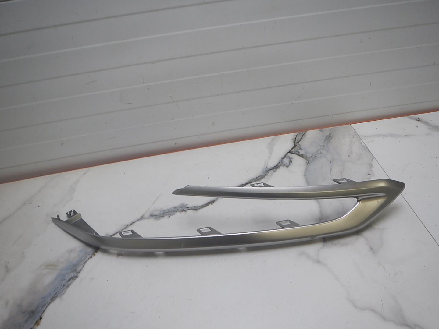 Накладка переднего бампера правая