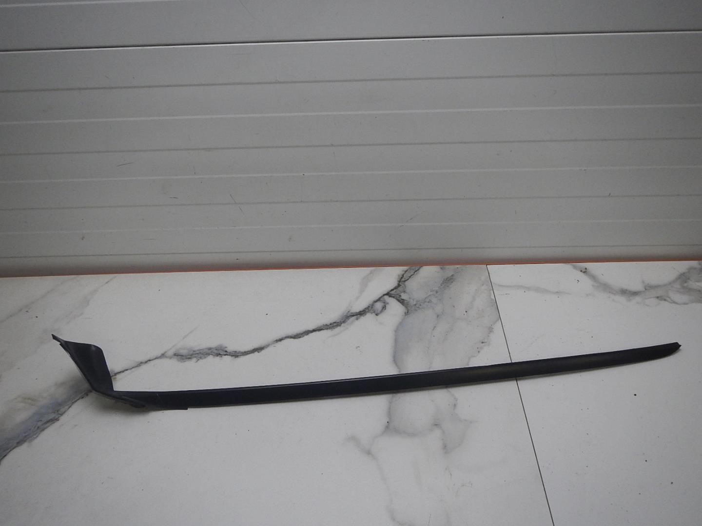 Молдинг лобового стекла