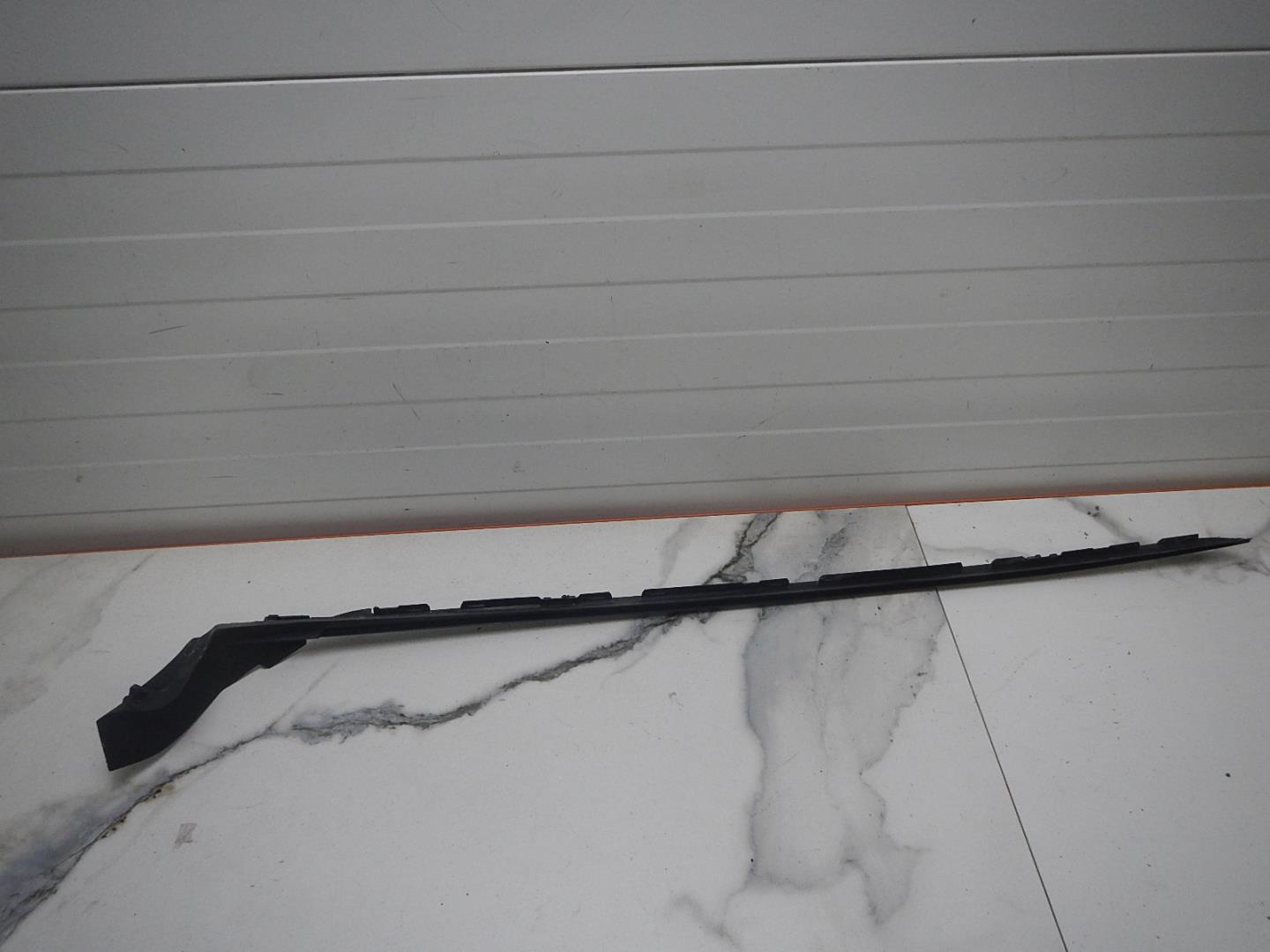 Молдинг лобового стекла