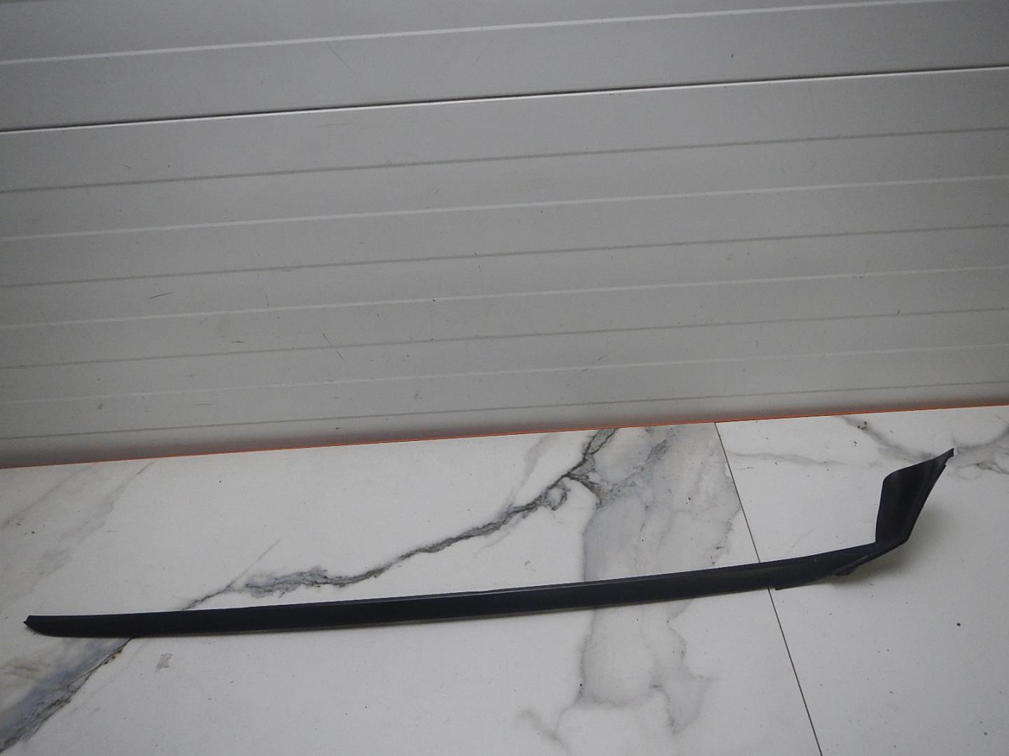 Молдинг лобового стекла