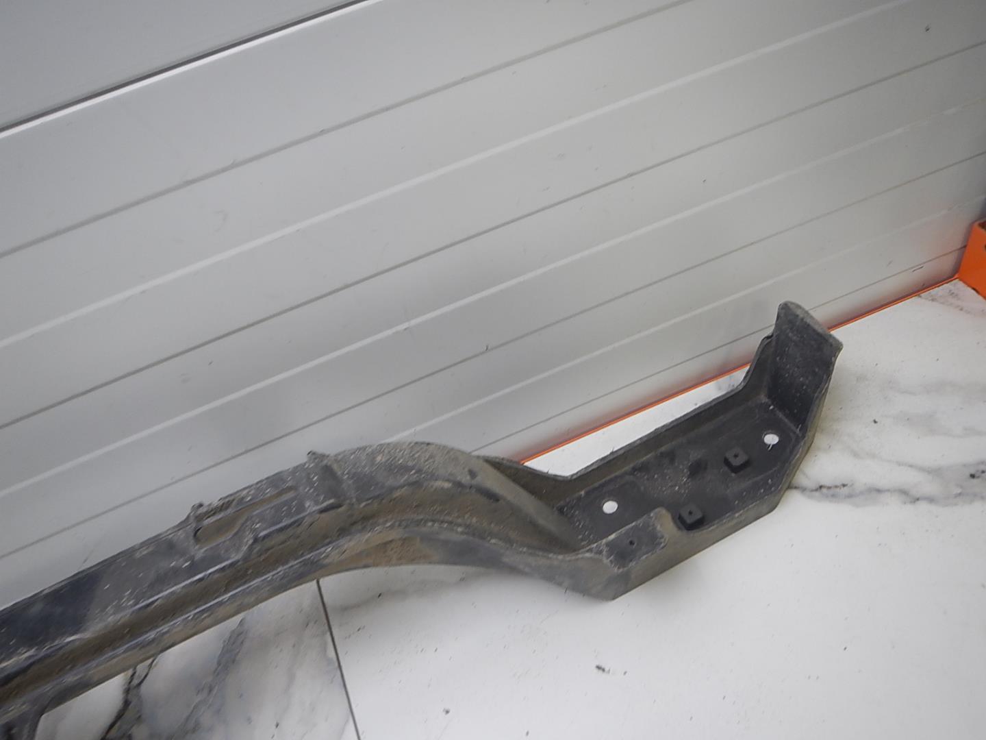 Усилитель заднего бампера