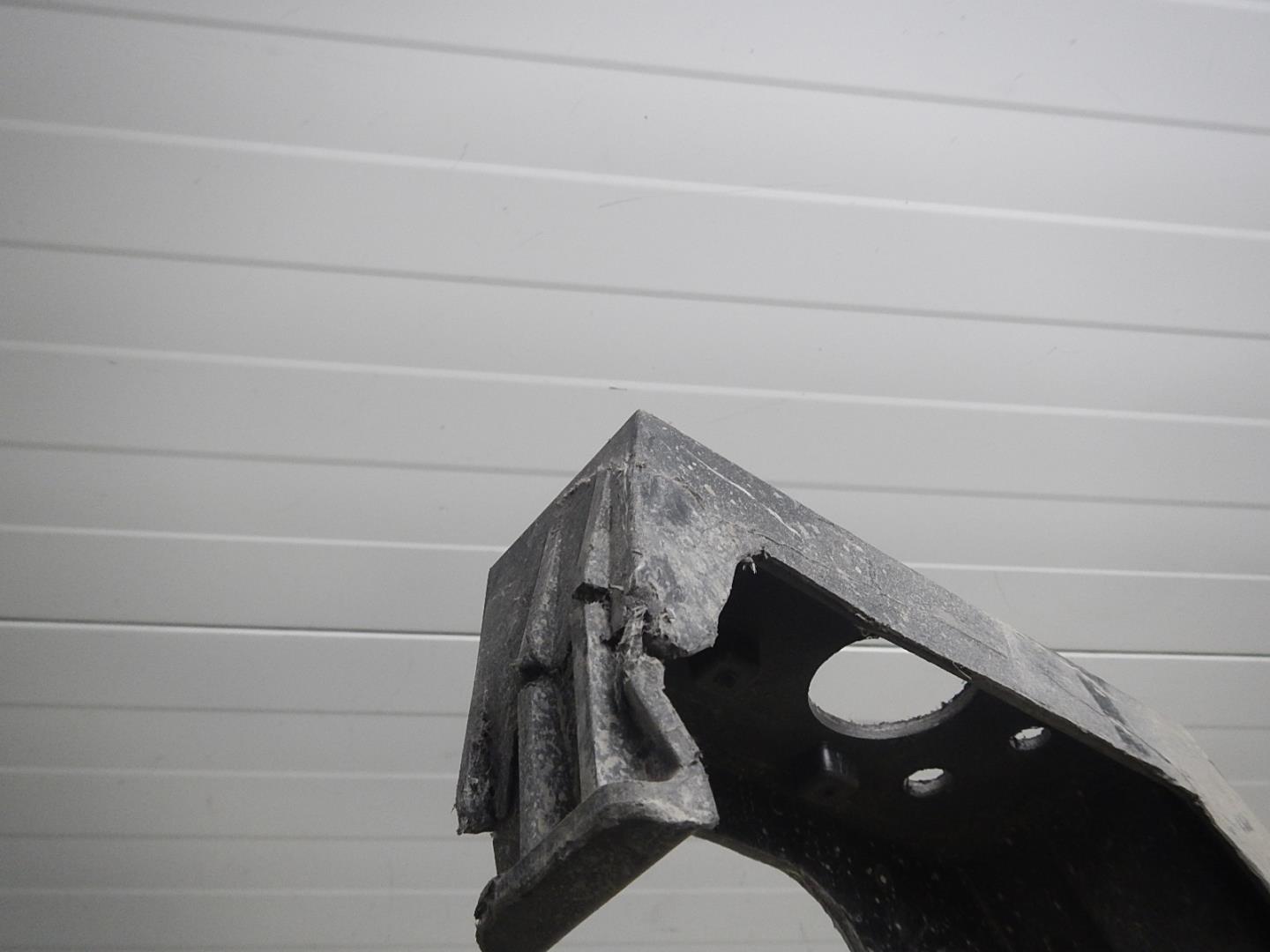 Усилитель заднего бампера