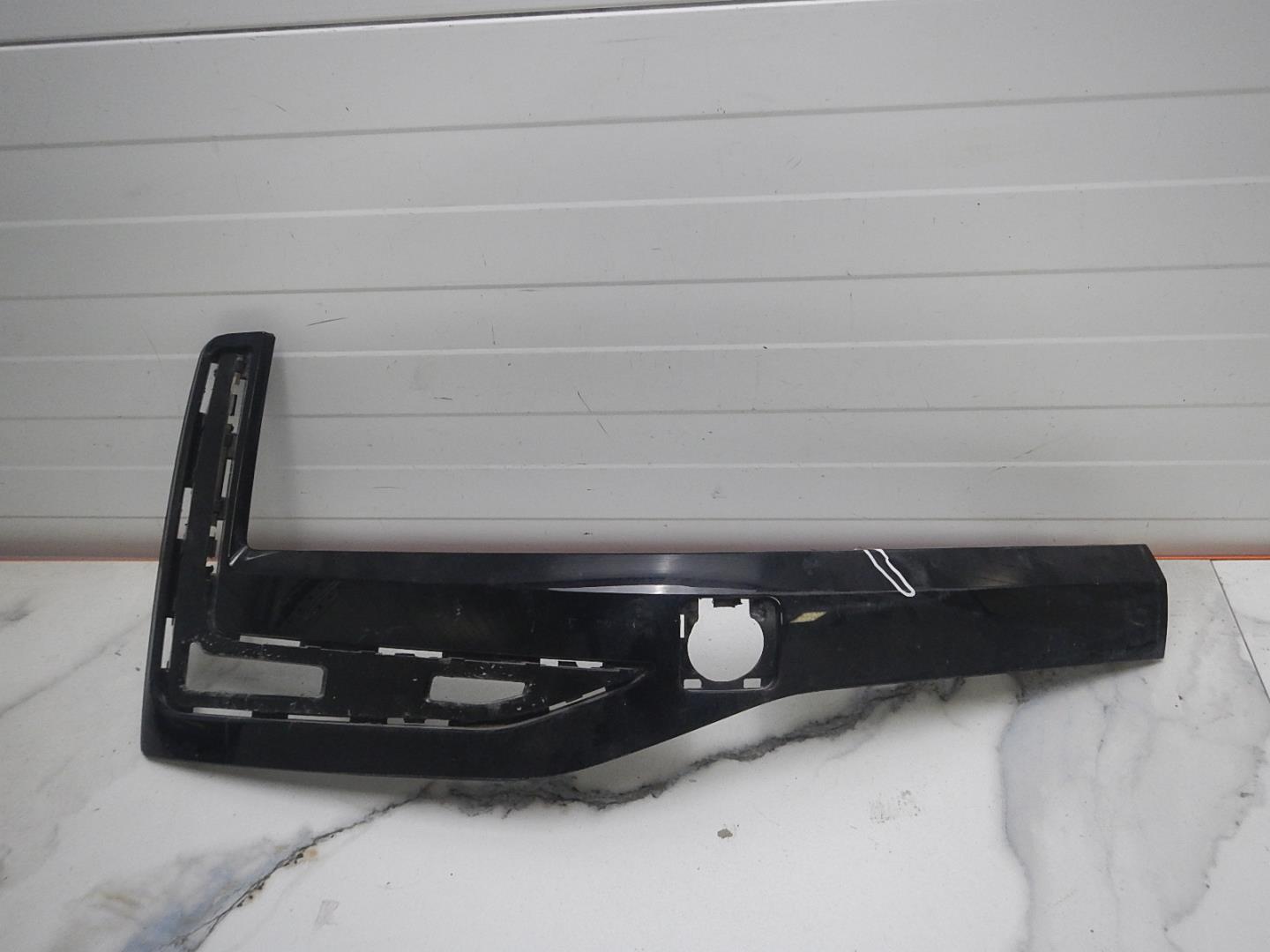 Накладка переднего бампера правая