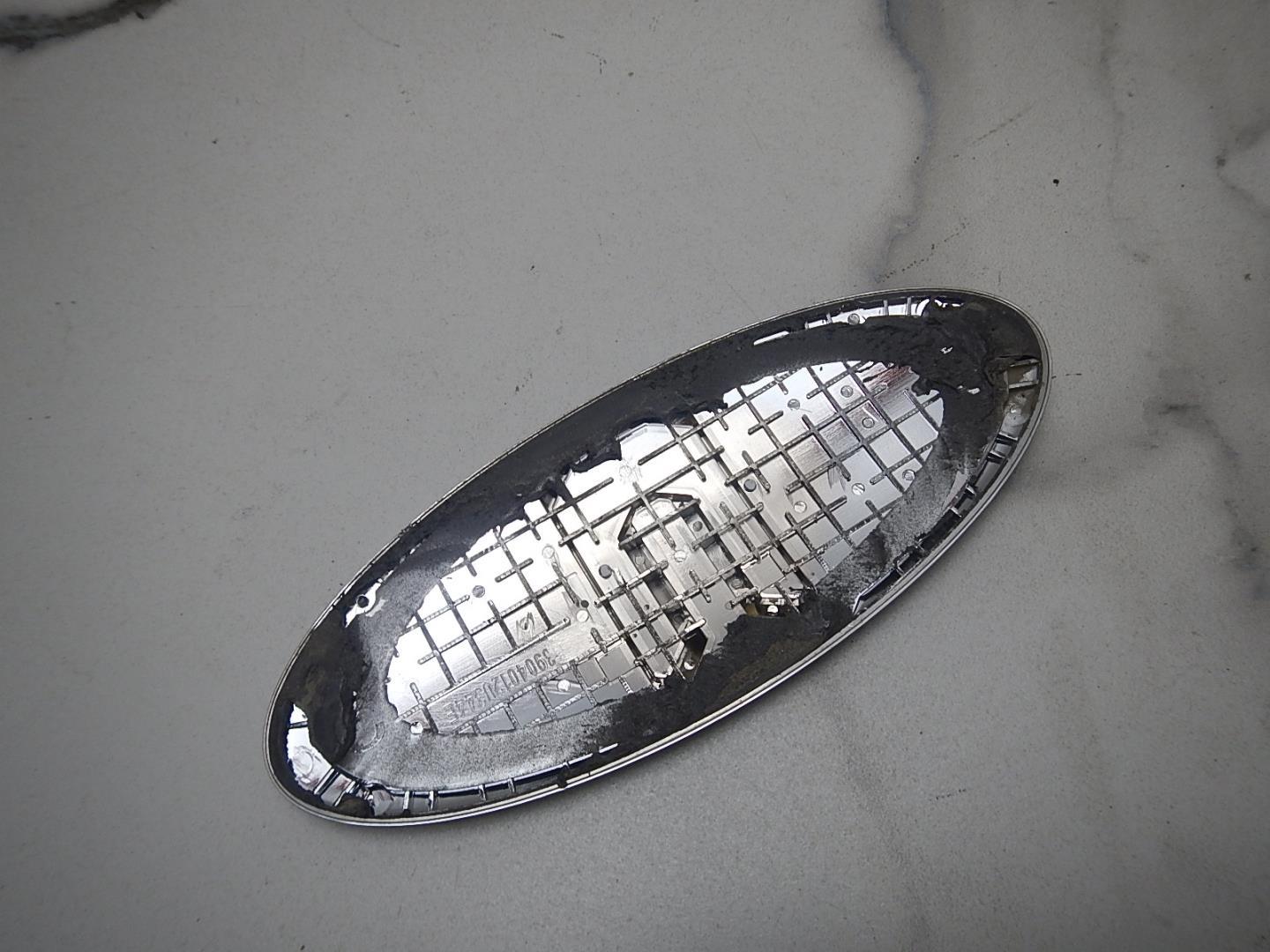 Эмблема на крышку багажника