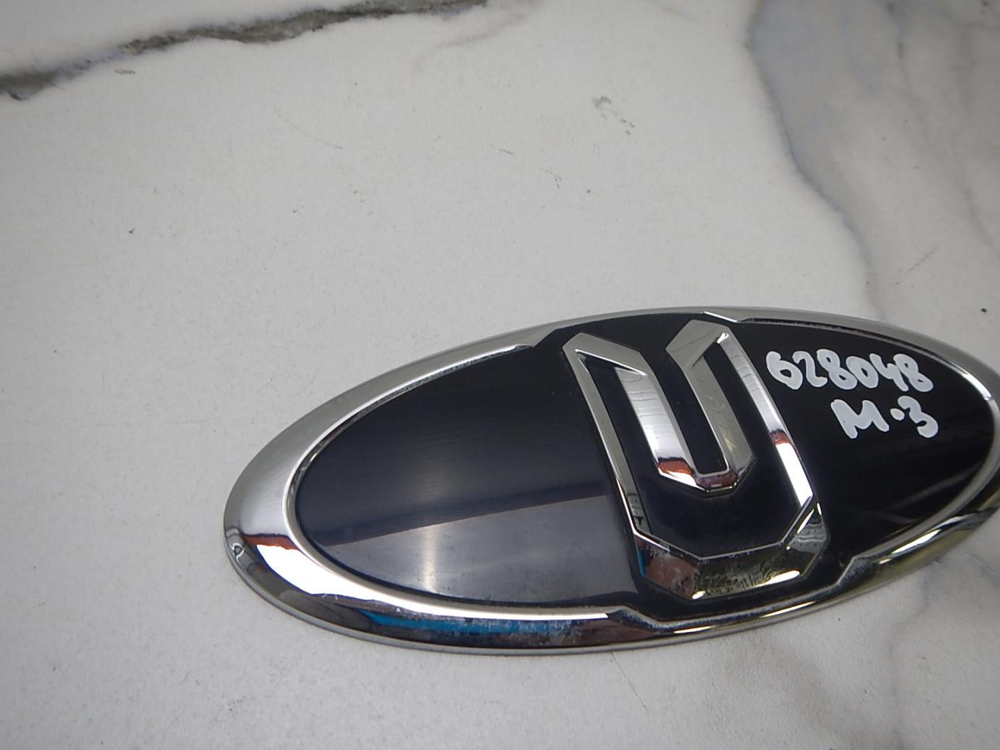 Эмблема на крышку багажника