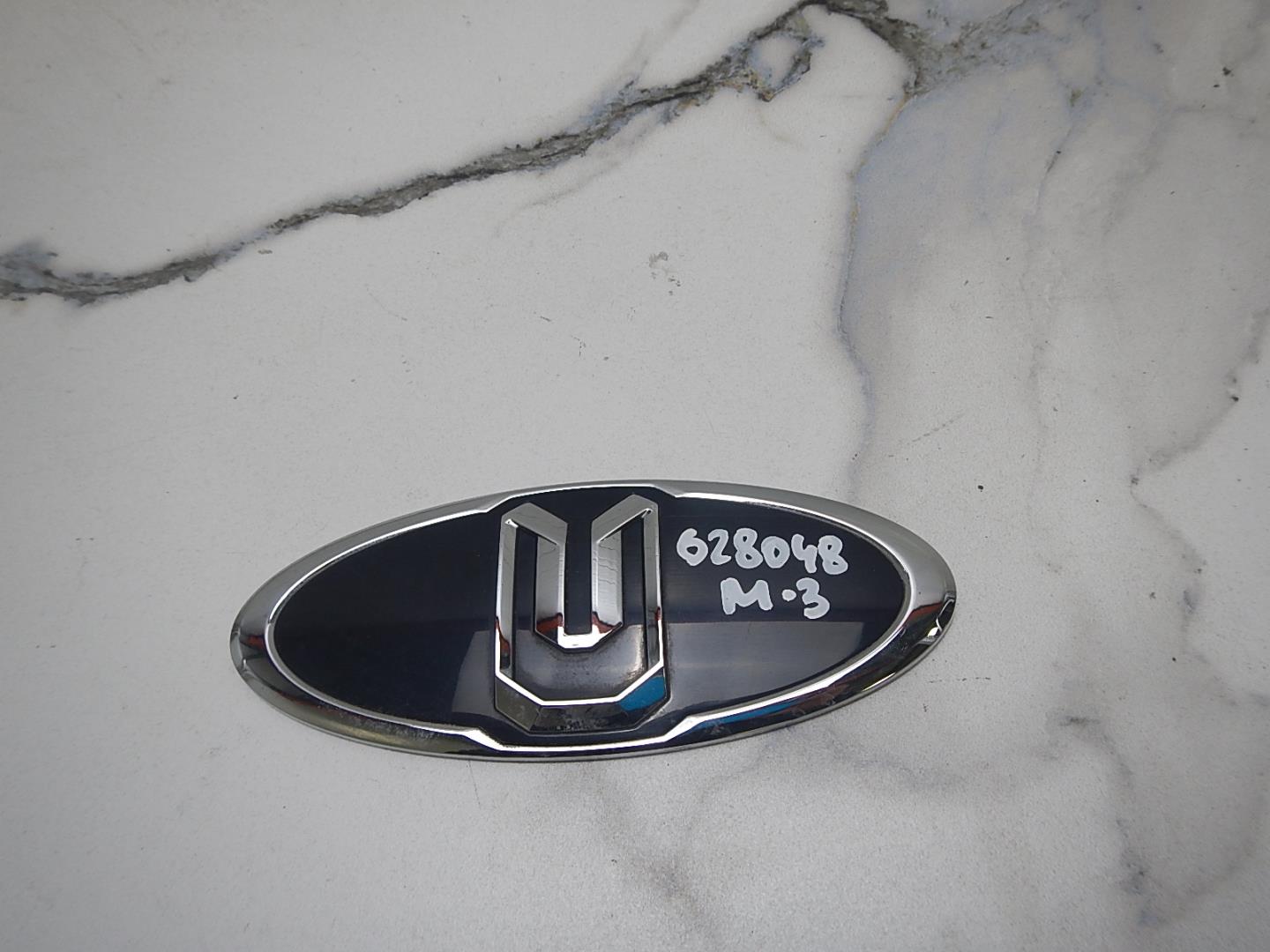 Эмблема на крышку багажника