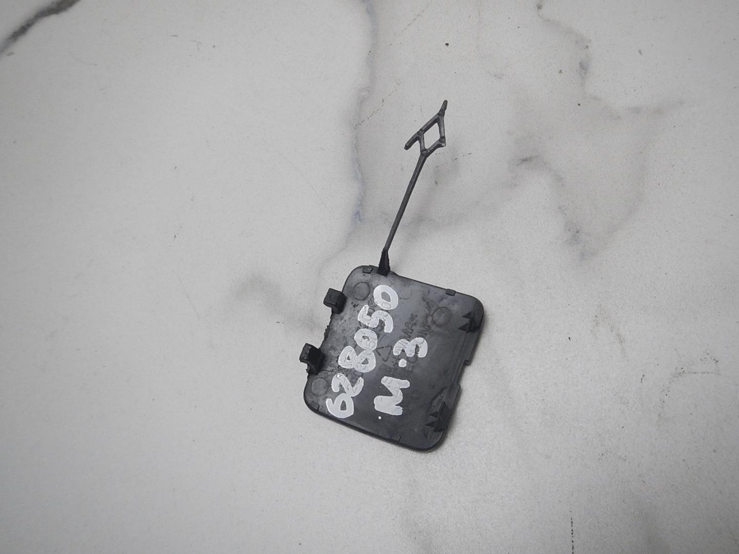 Заглушка буксировочного крюка