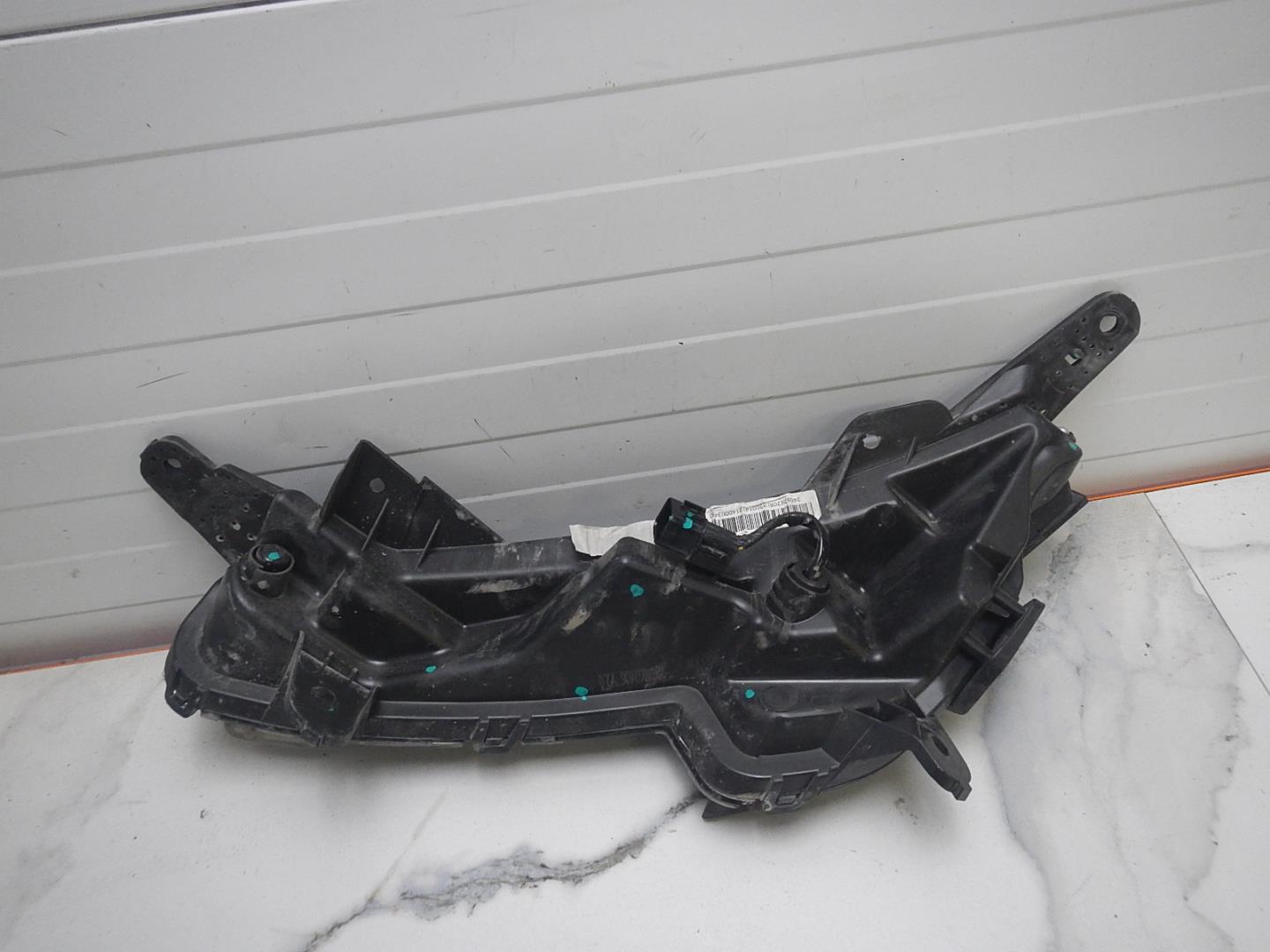 Фара дневного света правая (ходовые огни)