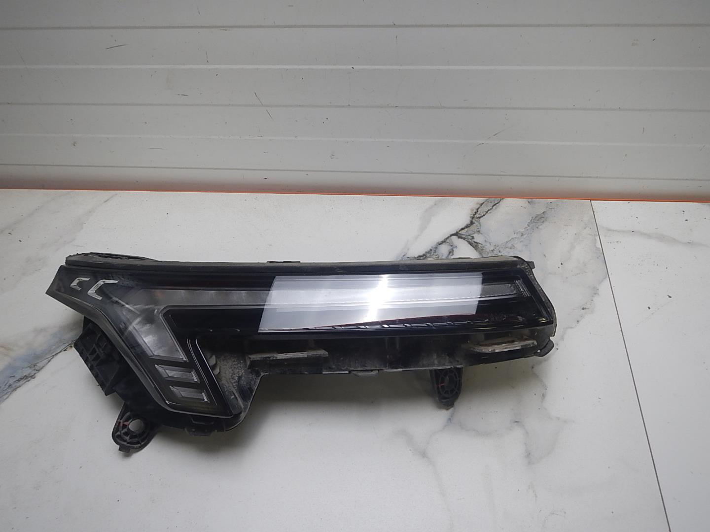 Фара дневного света правая (ходовые огни)