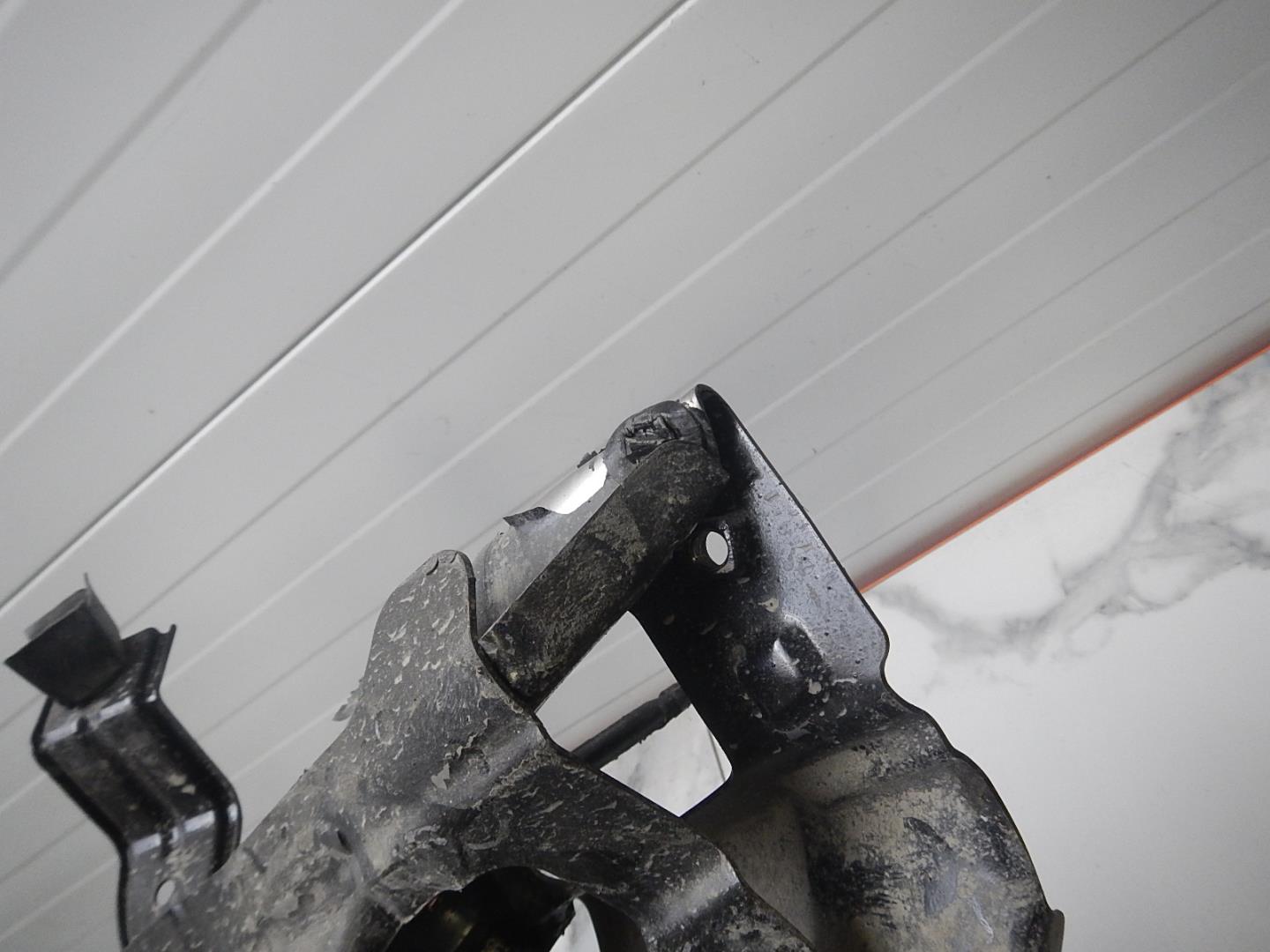 Усилитель заднего бампера