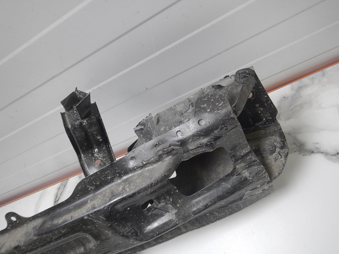 Усилитель заднего бампера