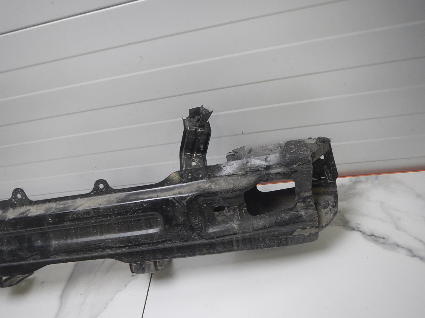 Усилитель заднего бампера