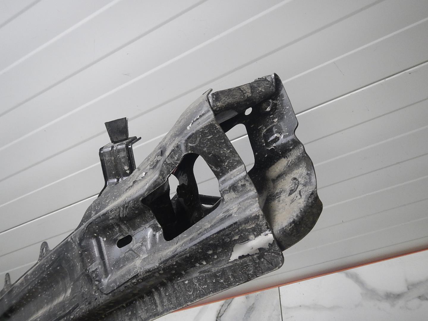 Усилитель заднего бампера