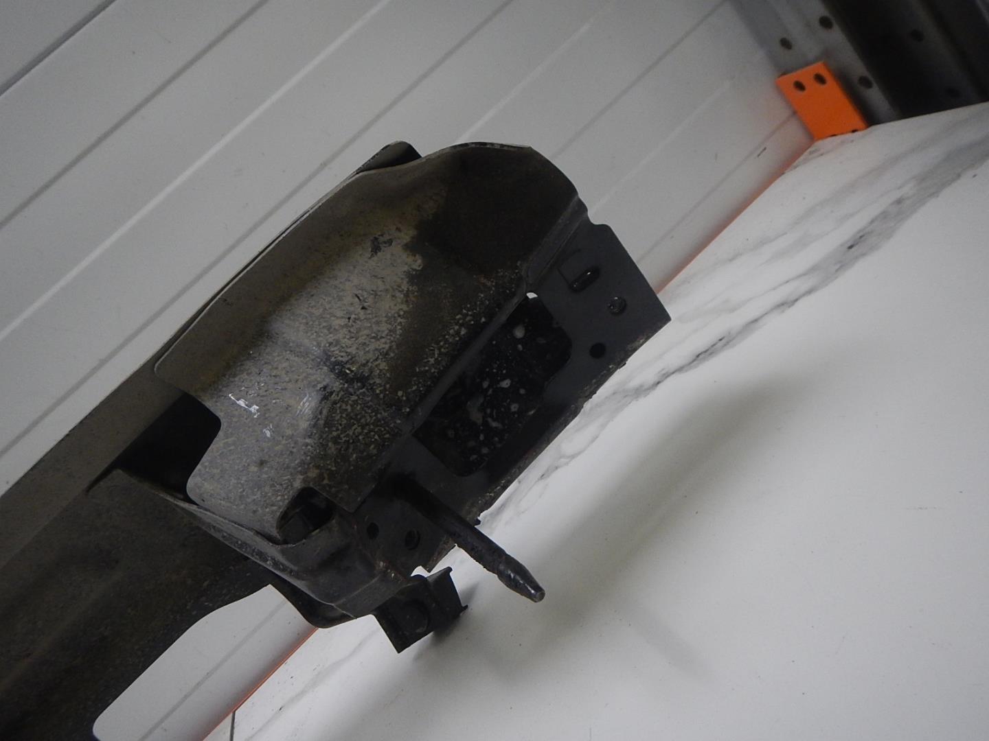 Усилитель заднего бампера