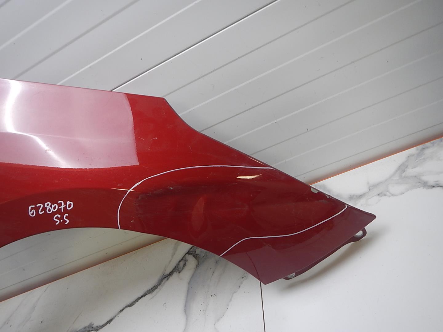 Крыло переднее правое