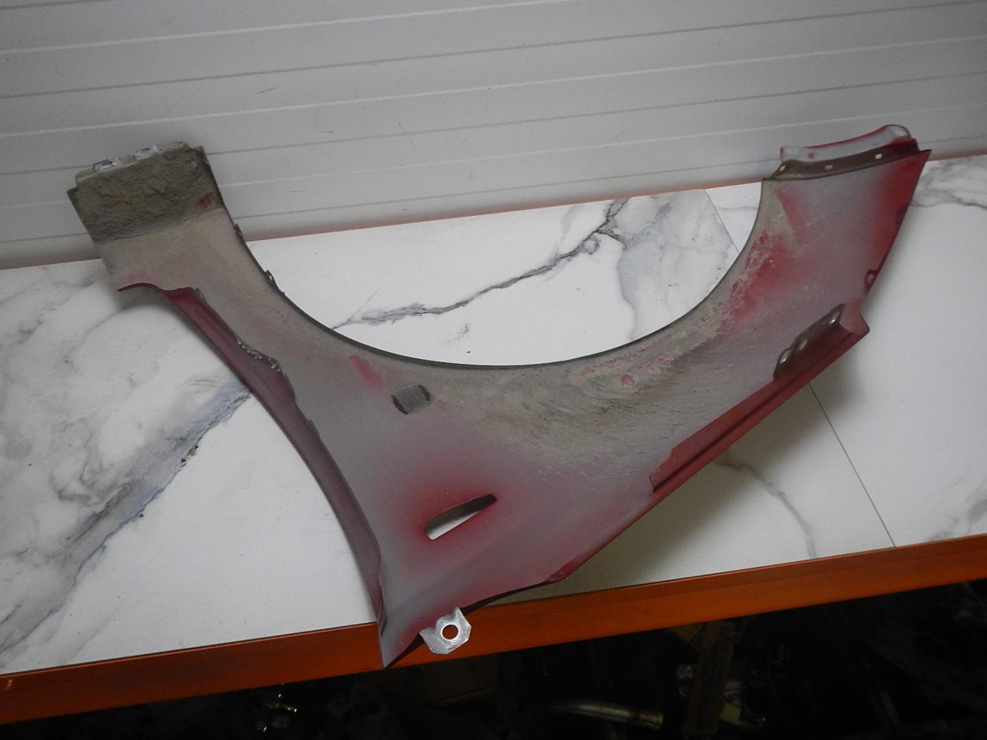 Крыло переднее правое