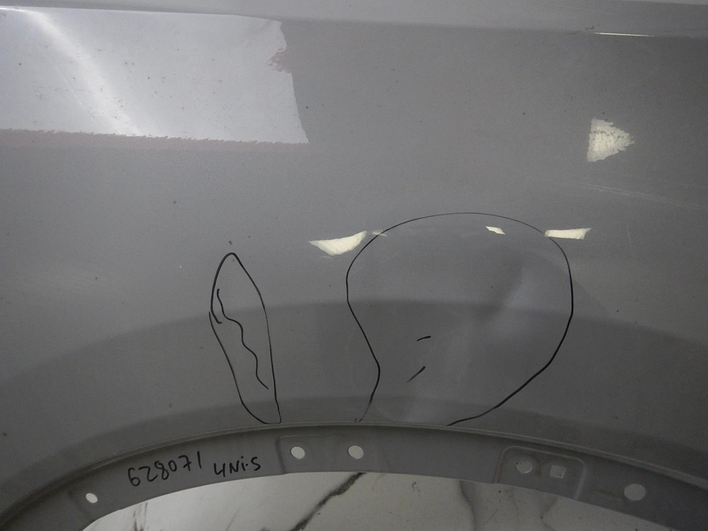 Крыло переднее правое