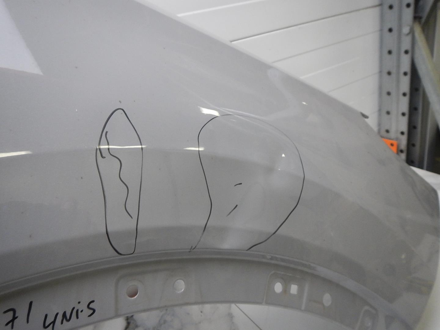 Крыло переднее правое