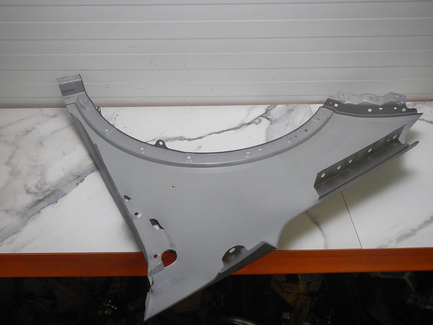 Крыло переднее правое