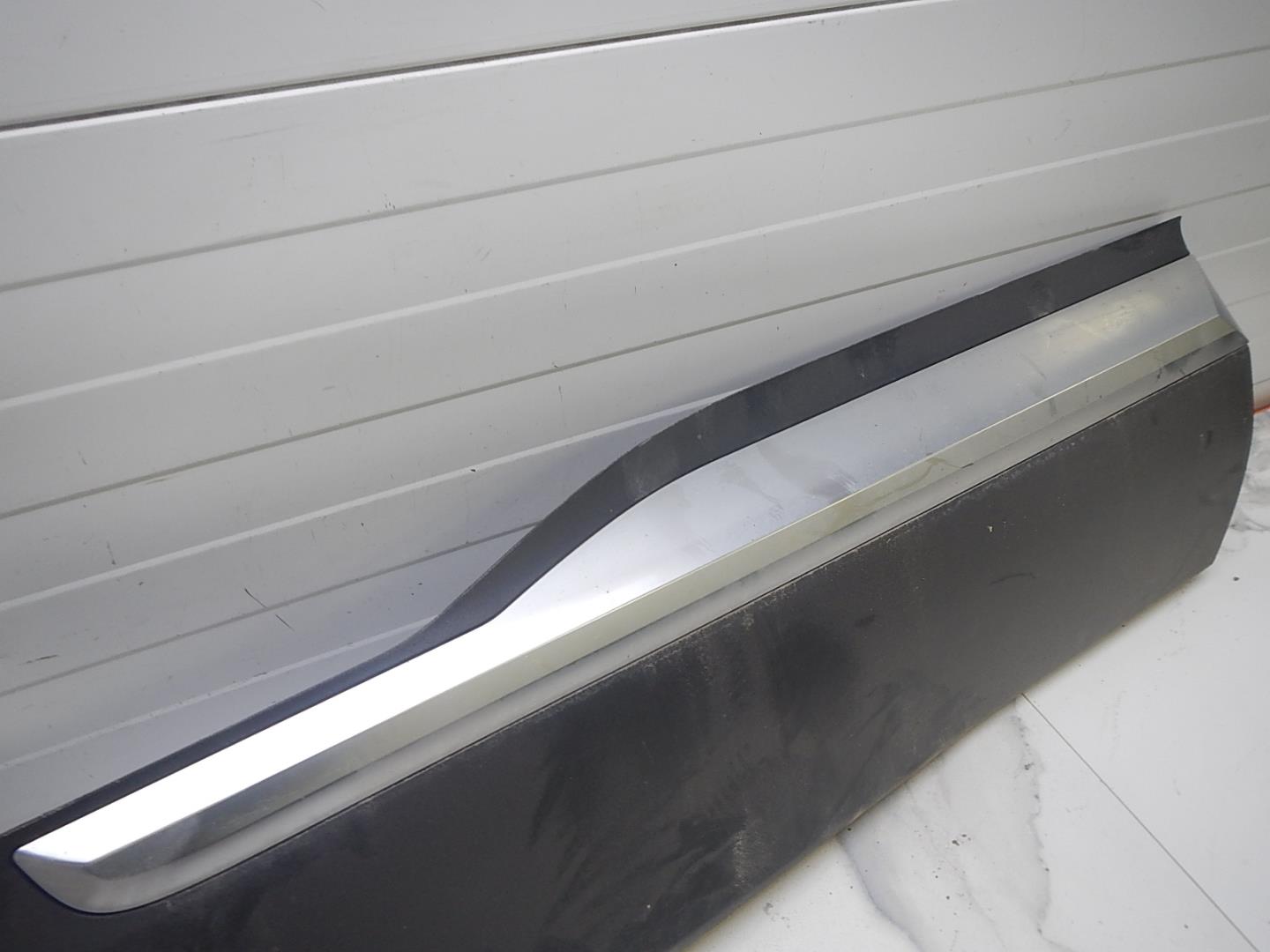 Молдинг передней левой двери