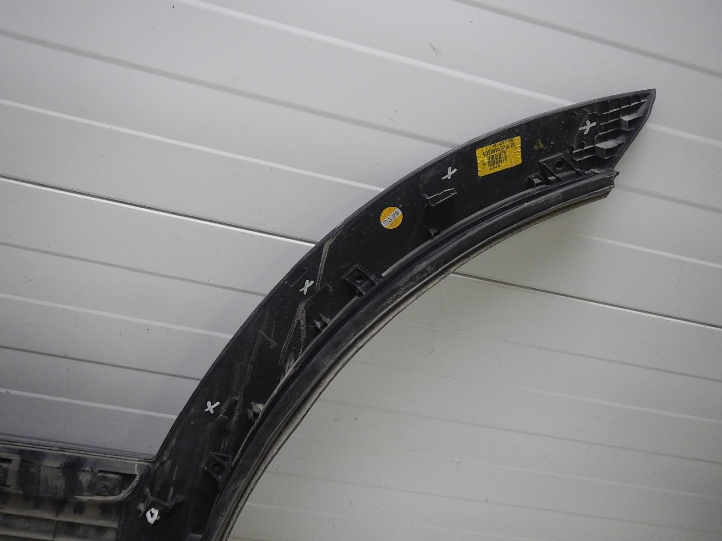 Молдинг передней левой двери