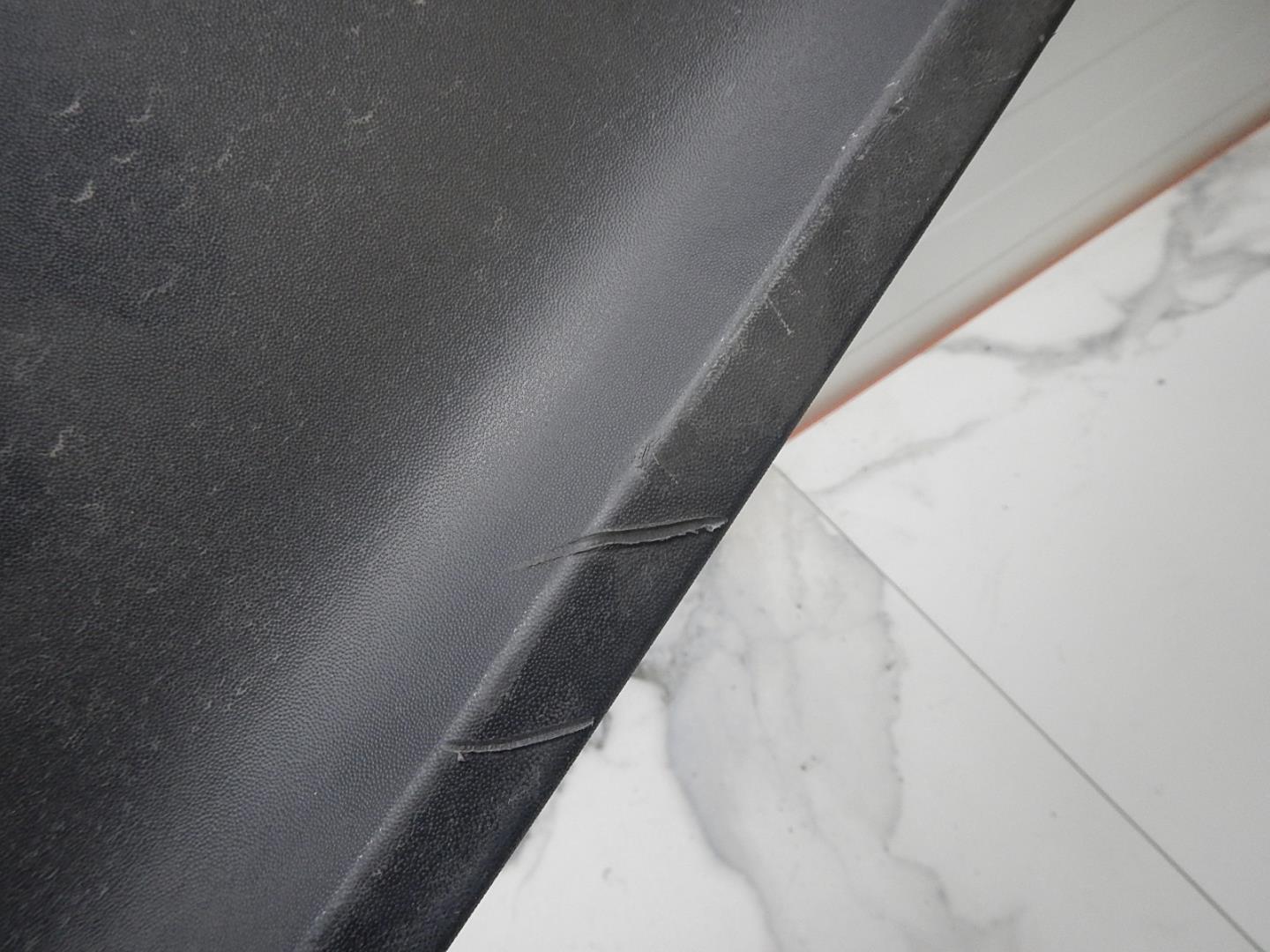 Молдинг задней левой двери