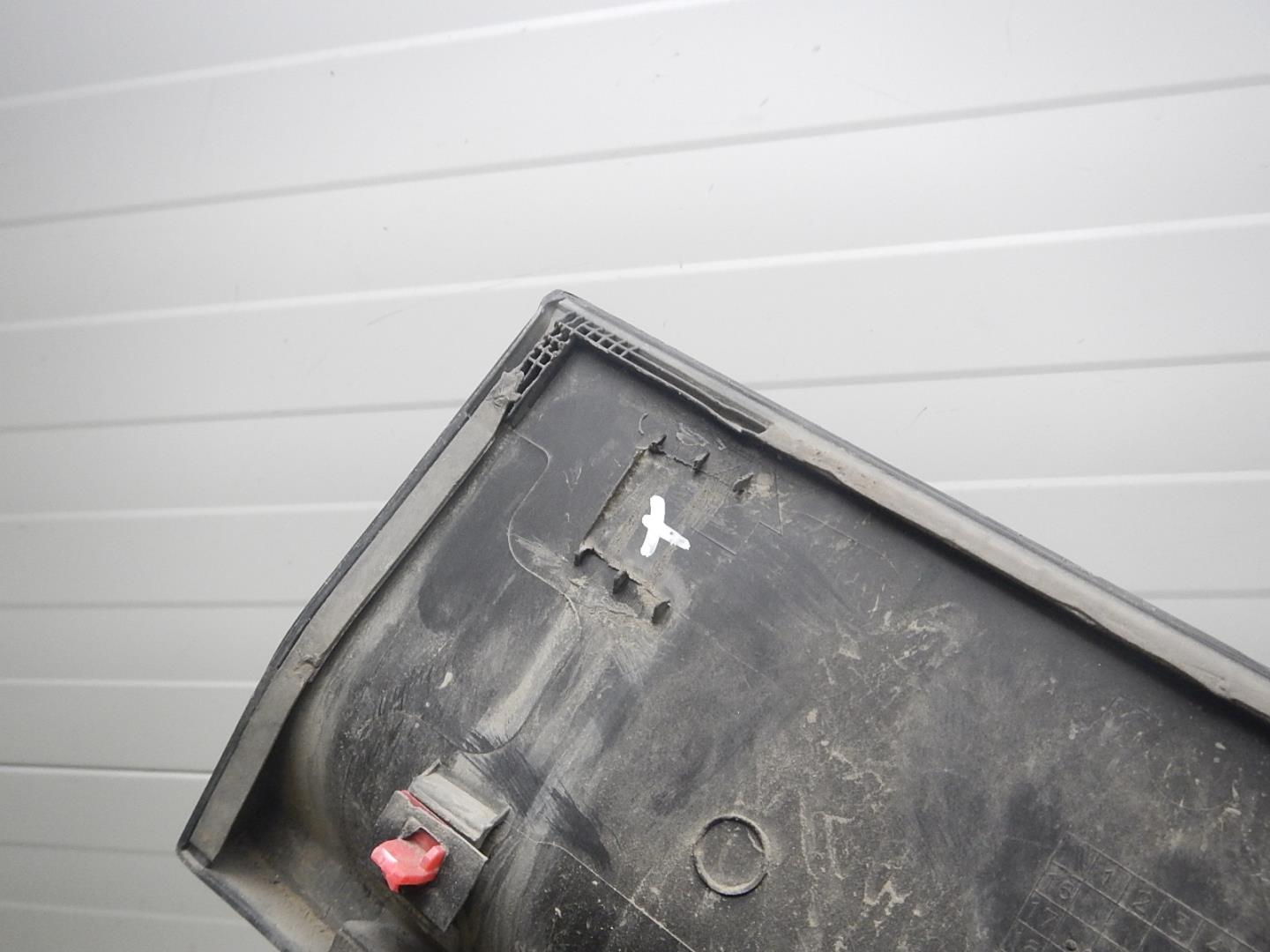 Молдинг задней левой двери