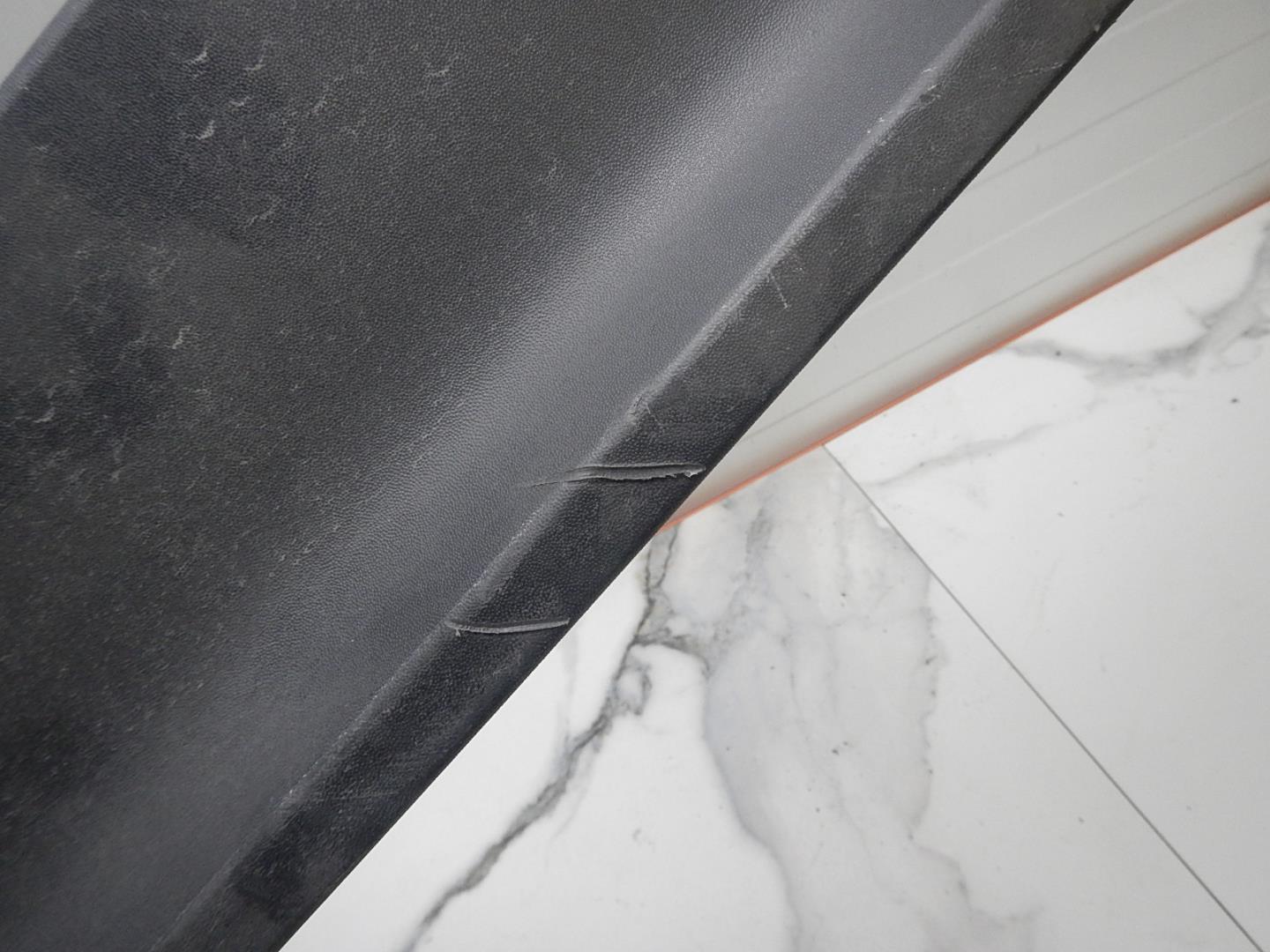 Молдинг задней левой двери