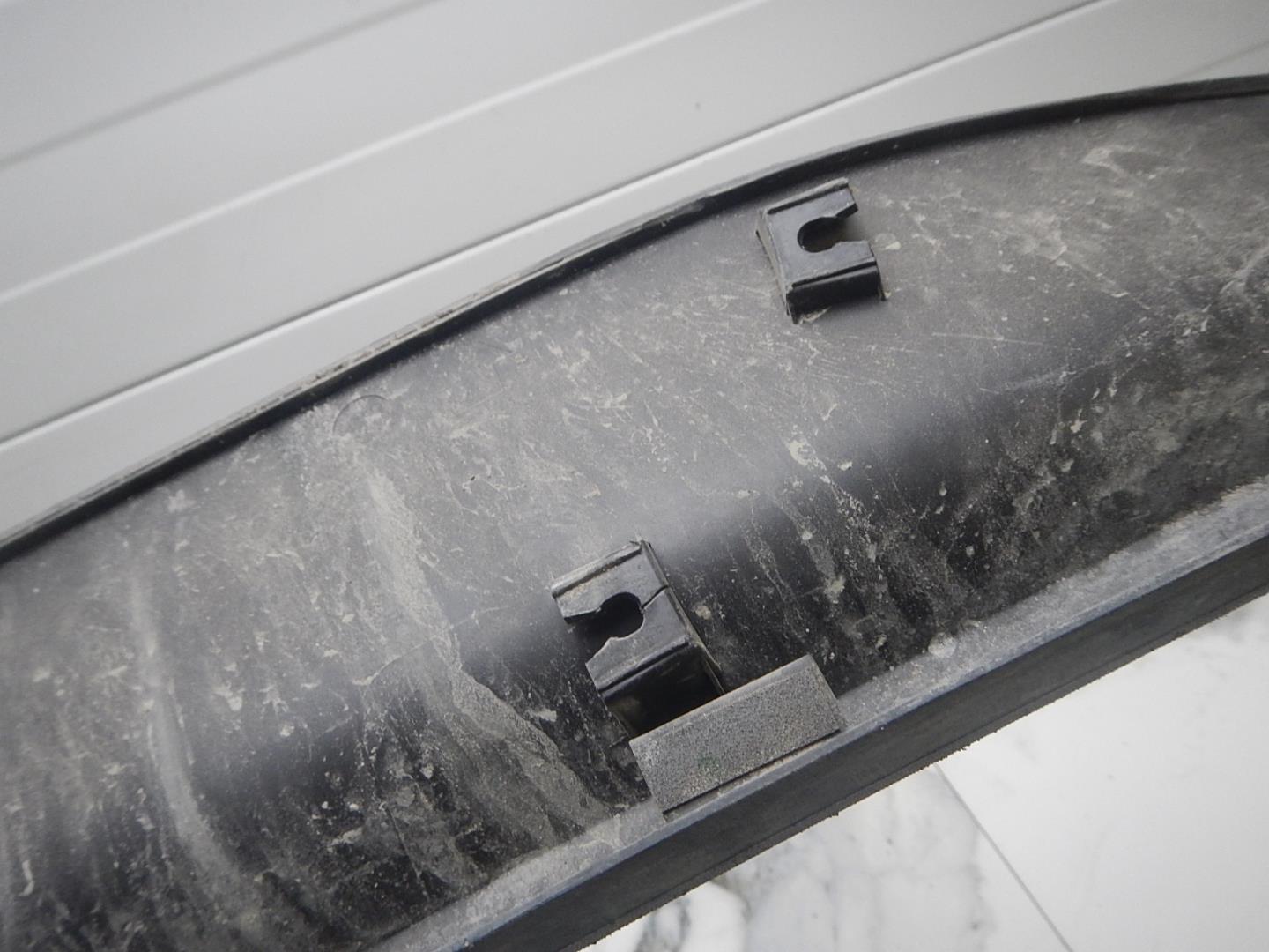 Молдинг задней левой двери