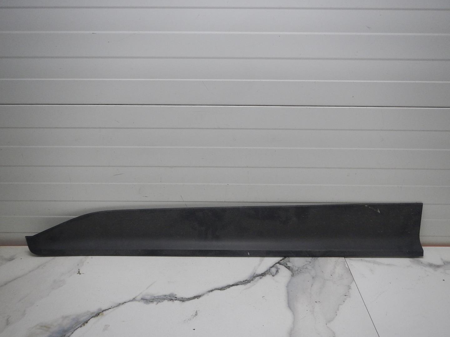 Молдинг задней левой двери