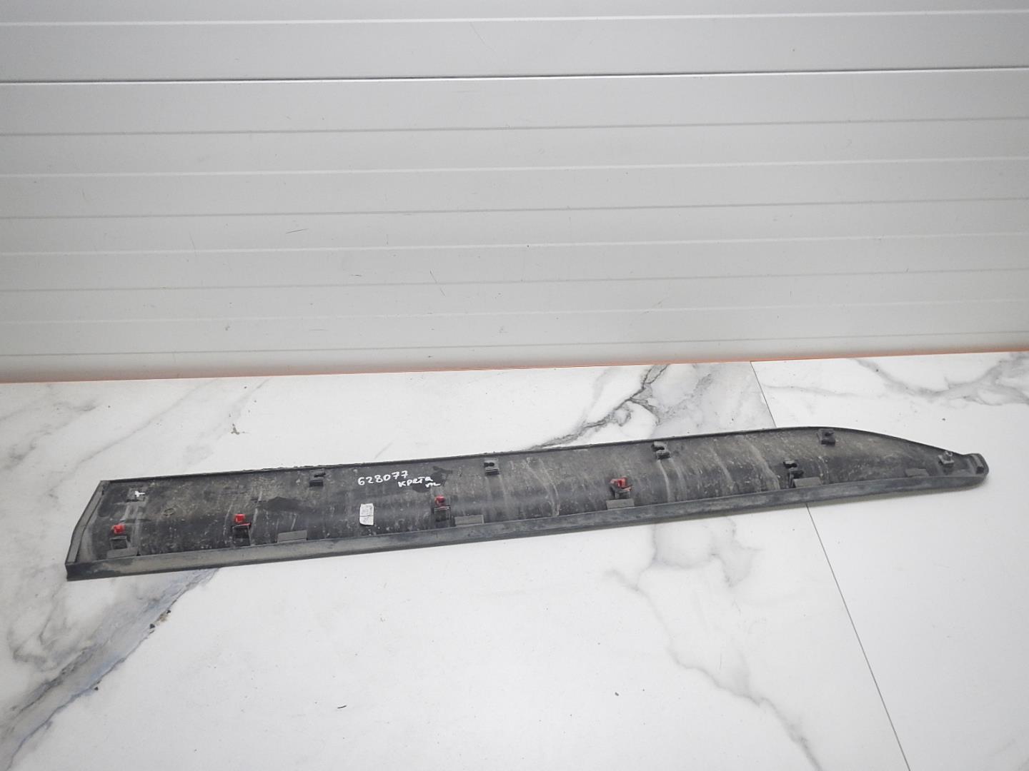 Молдинг задней левой двери