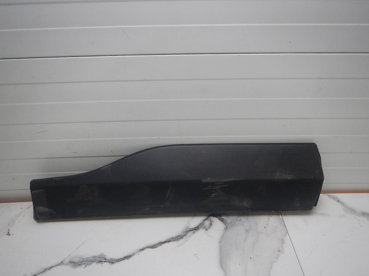 Молдинг задней правой двери