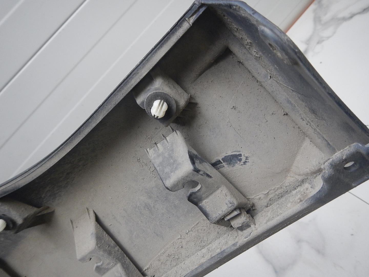 Молдинг задней правой двери