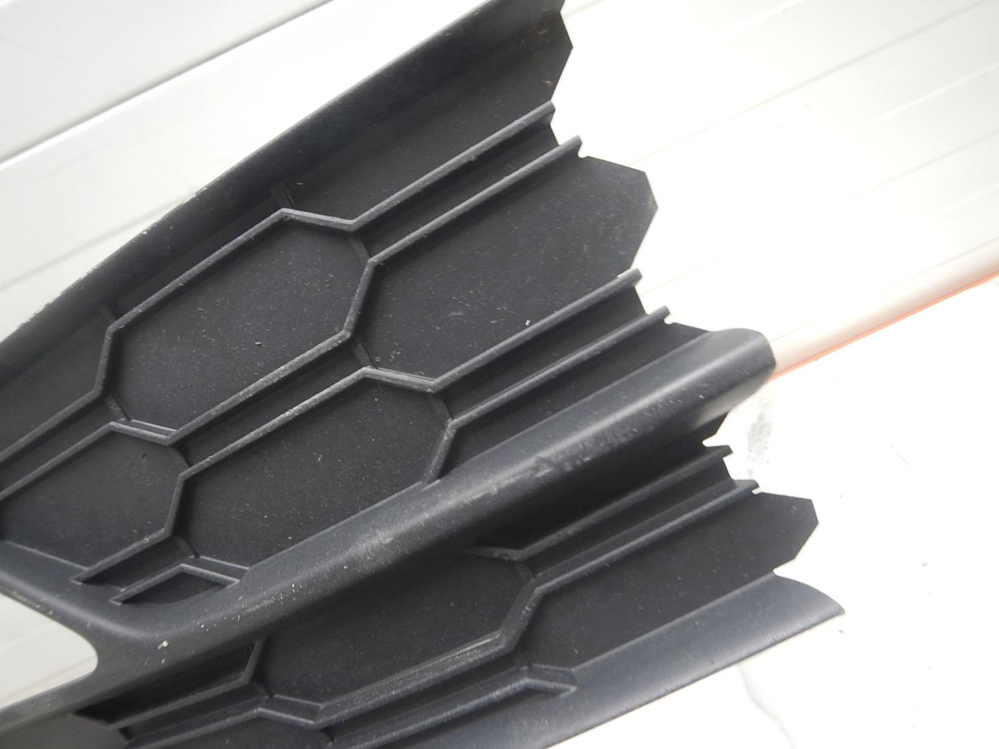 Решетка в бампер правая