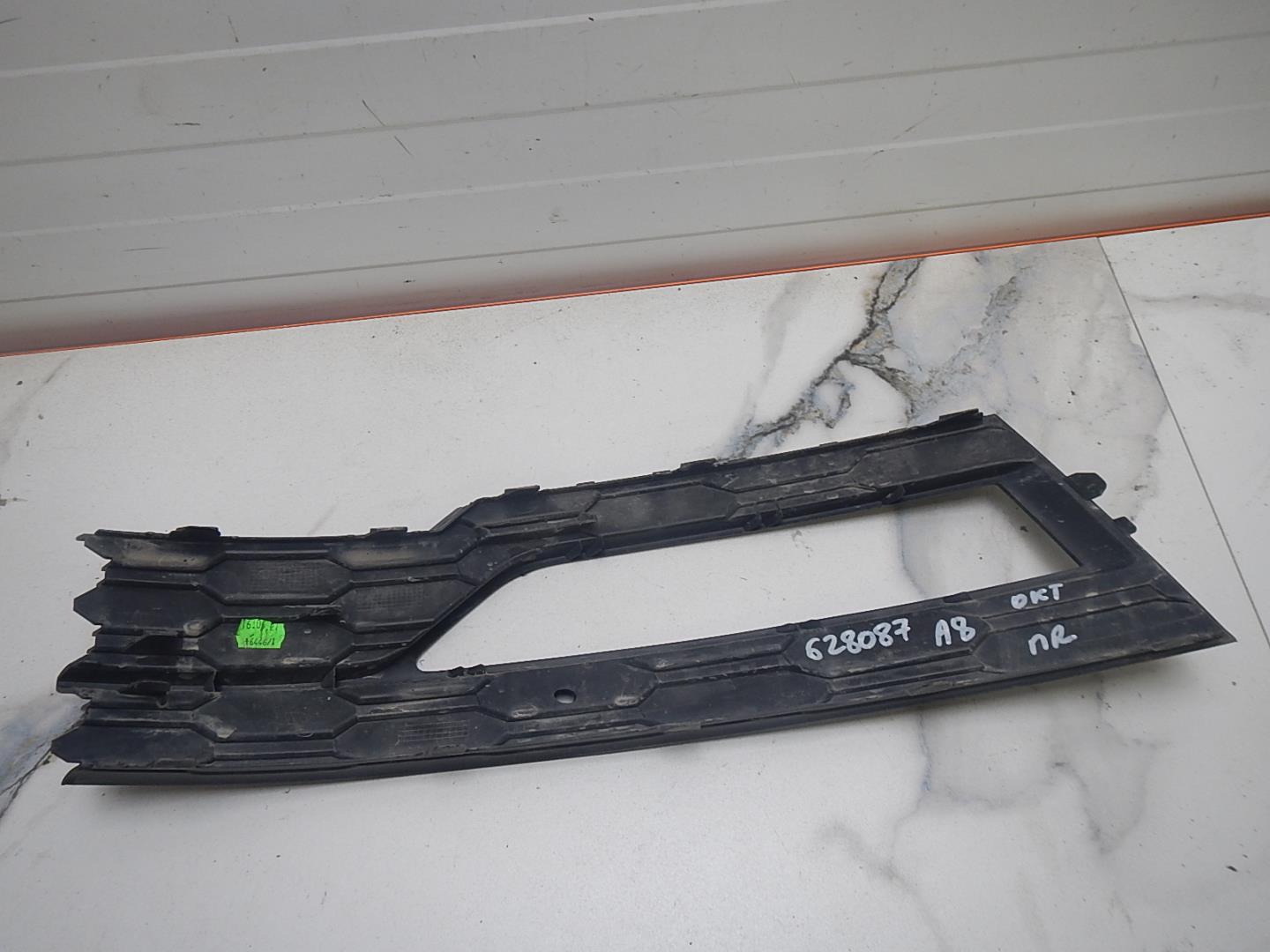 Решетка в бампер правая