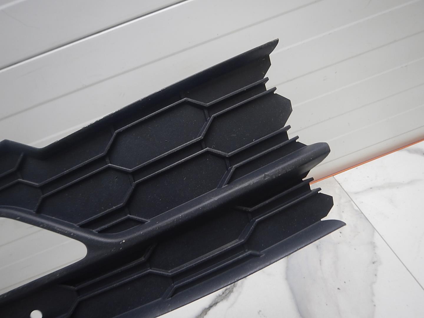 Решетка в бампер правая