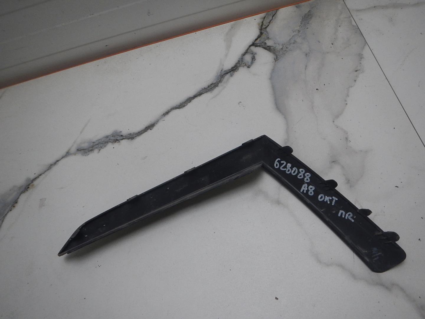 Накладка переднего бампера правая